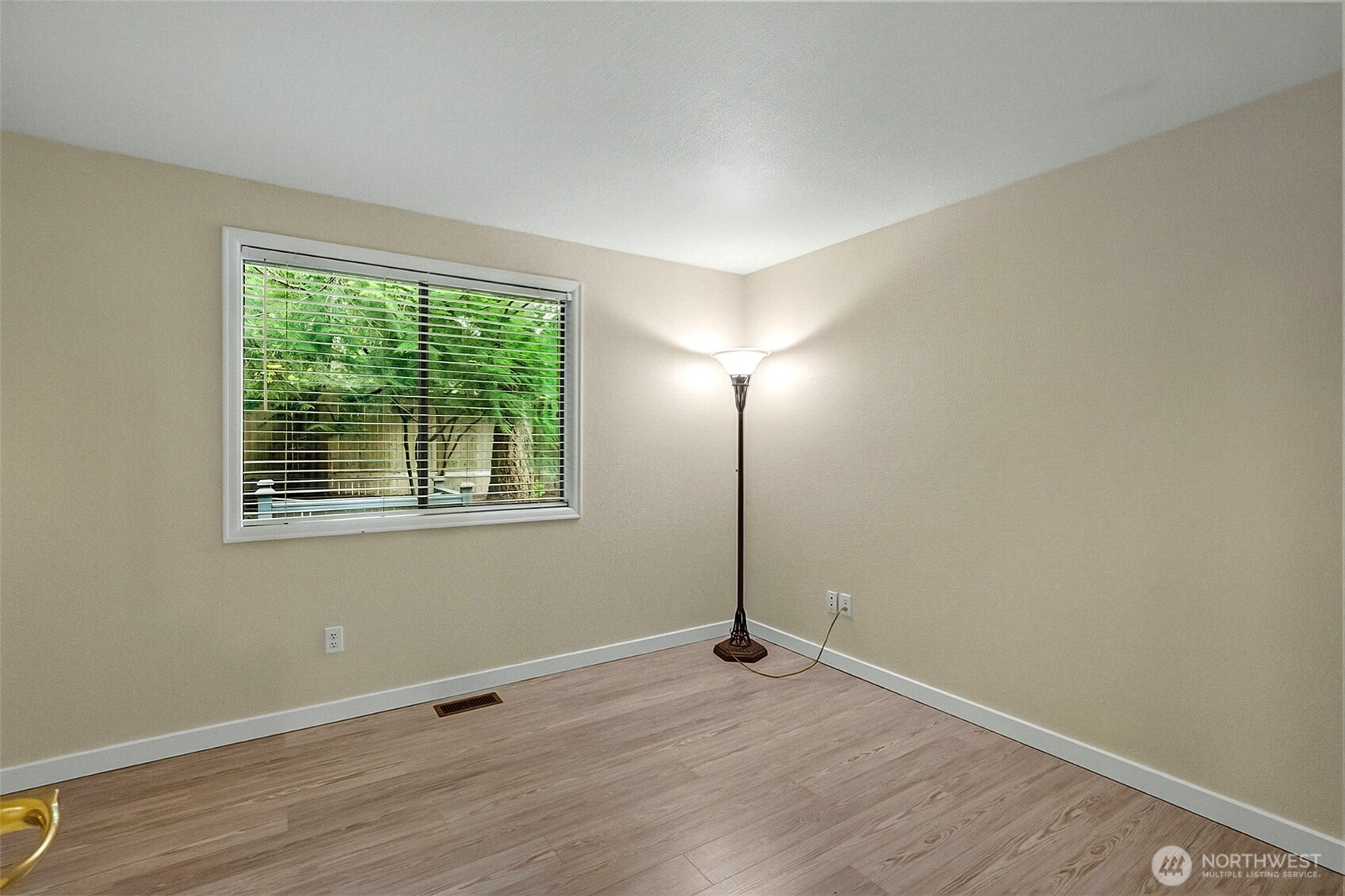 1805 Village Green Drive 16 Property Photo 15