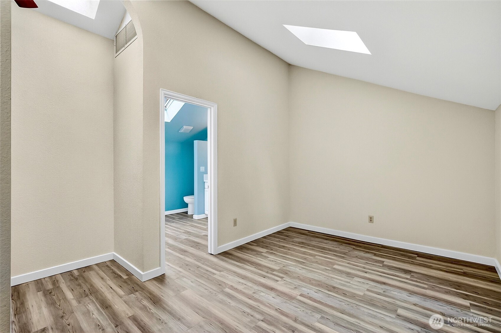 1805 Village Green Drive 16 Property Photo 24