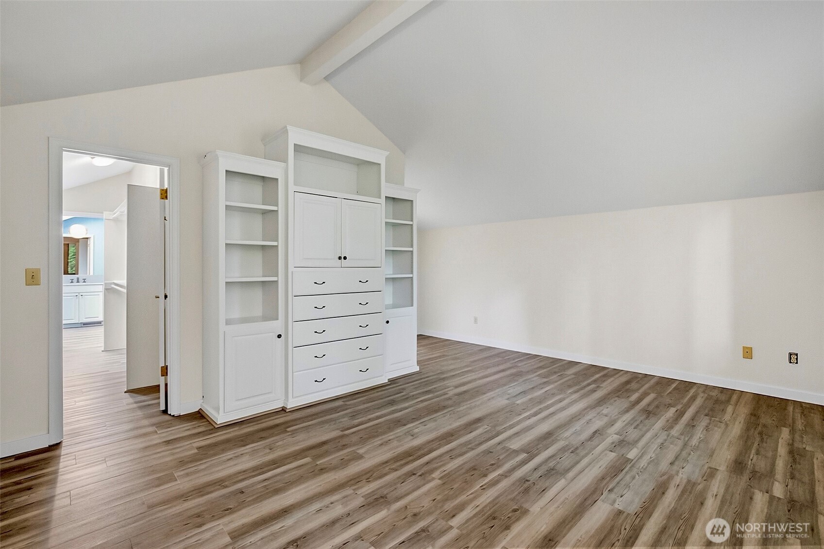1805 Village Green Drive 16 Property Photo 27
