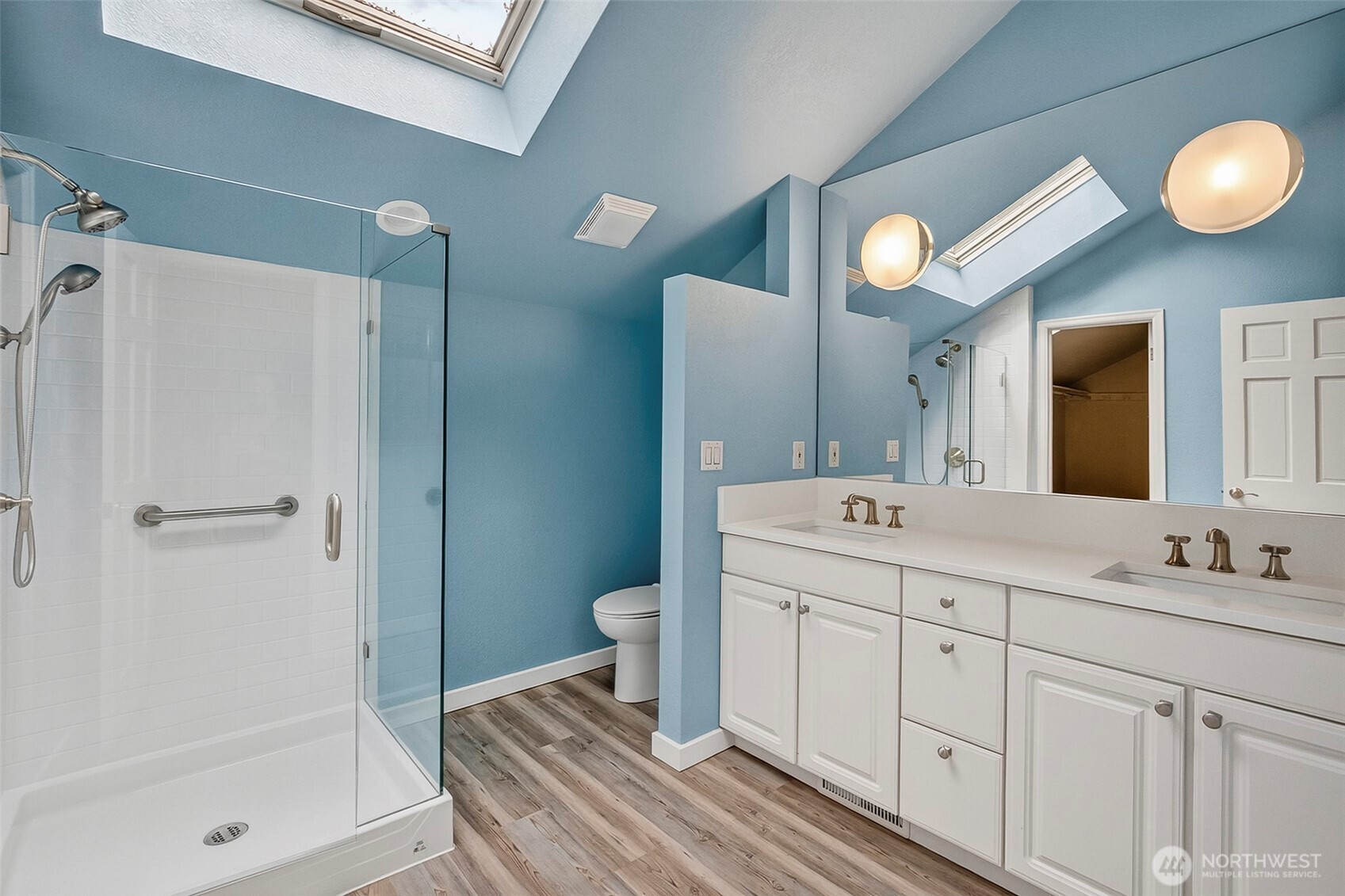 1805 Village Green Drive 16 Property Photo 32