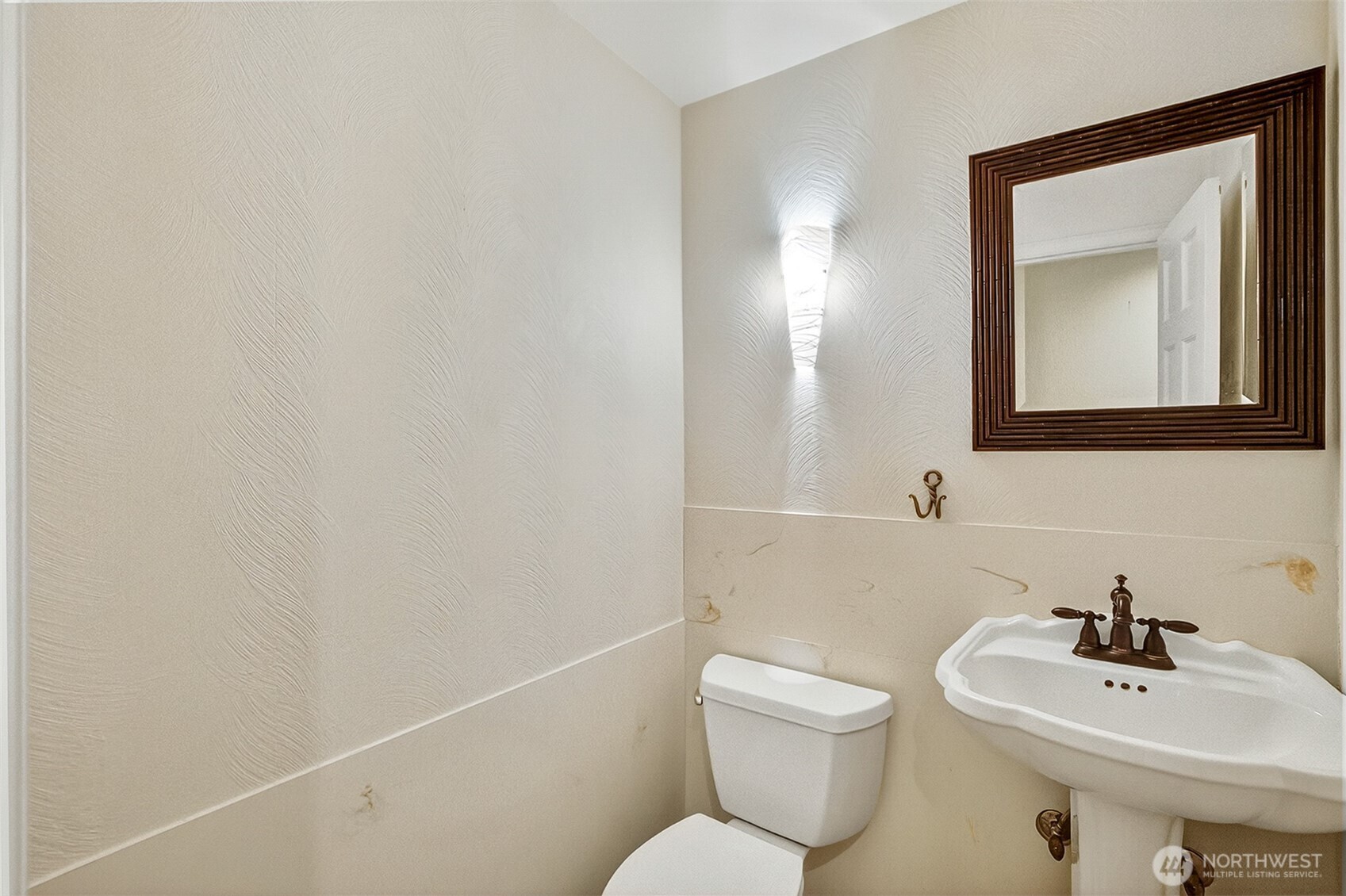 1805 Village Green Drive 16 Property Photo 33