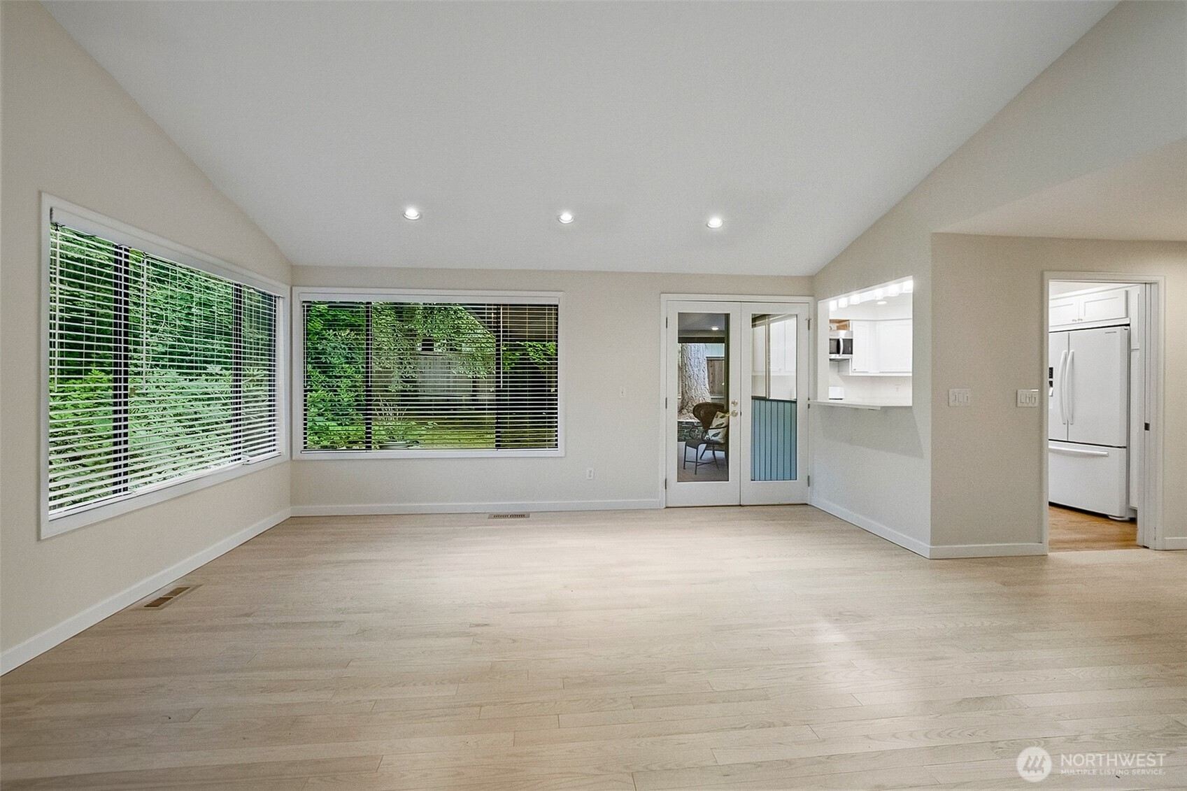 1805 Village Green Drive 16 Property Photo 11