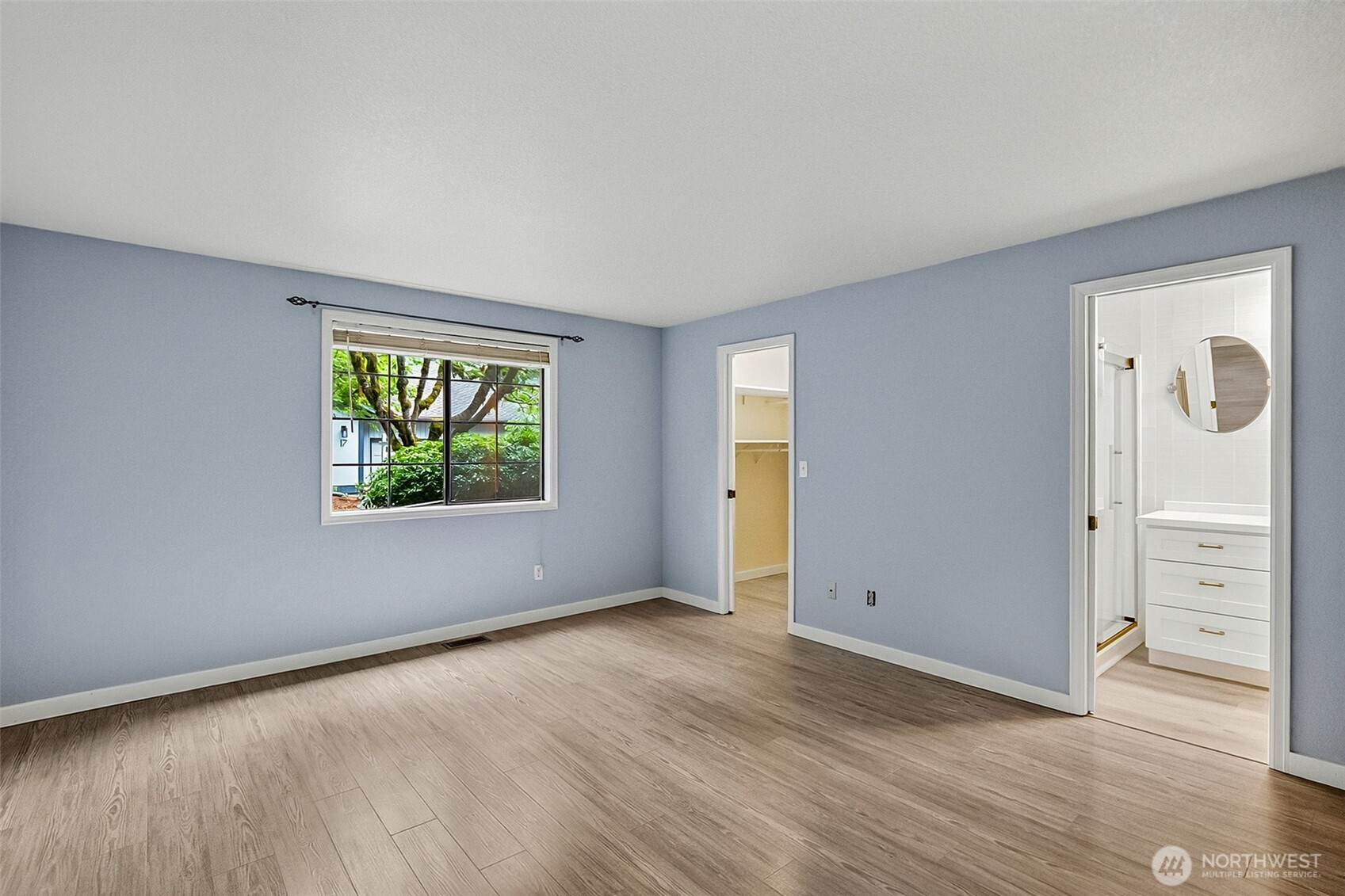 1805 Village Green Drive 16 Property Photo 14