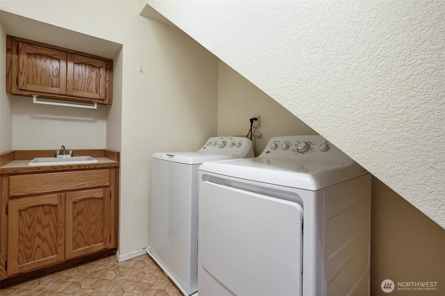 1805 Village Green Drive 16 Property Photo 22