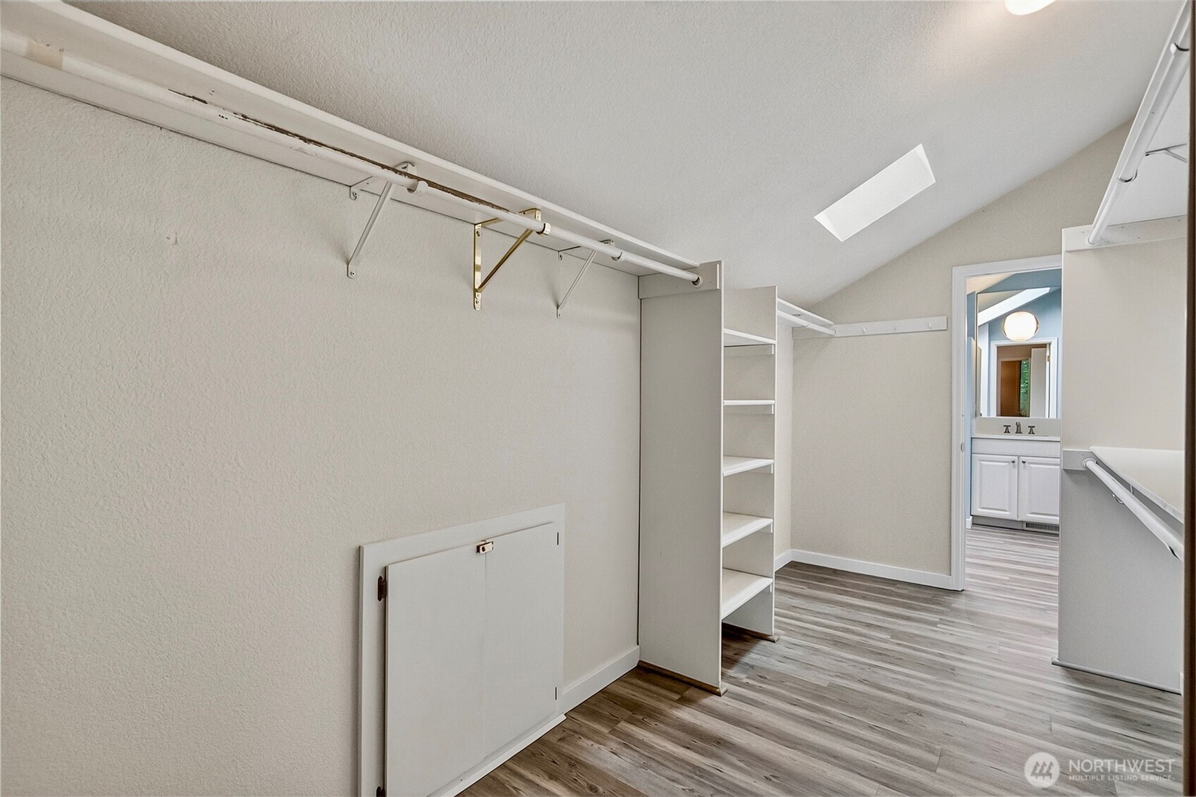 1805 Village Green Drive 16 Property Photo 28