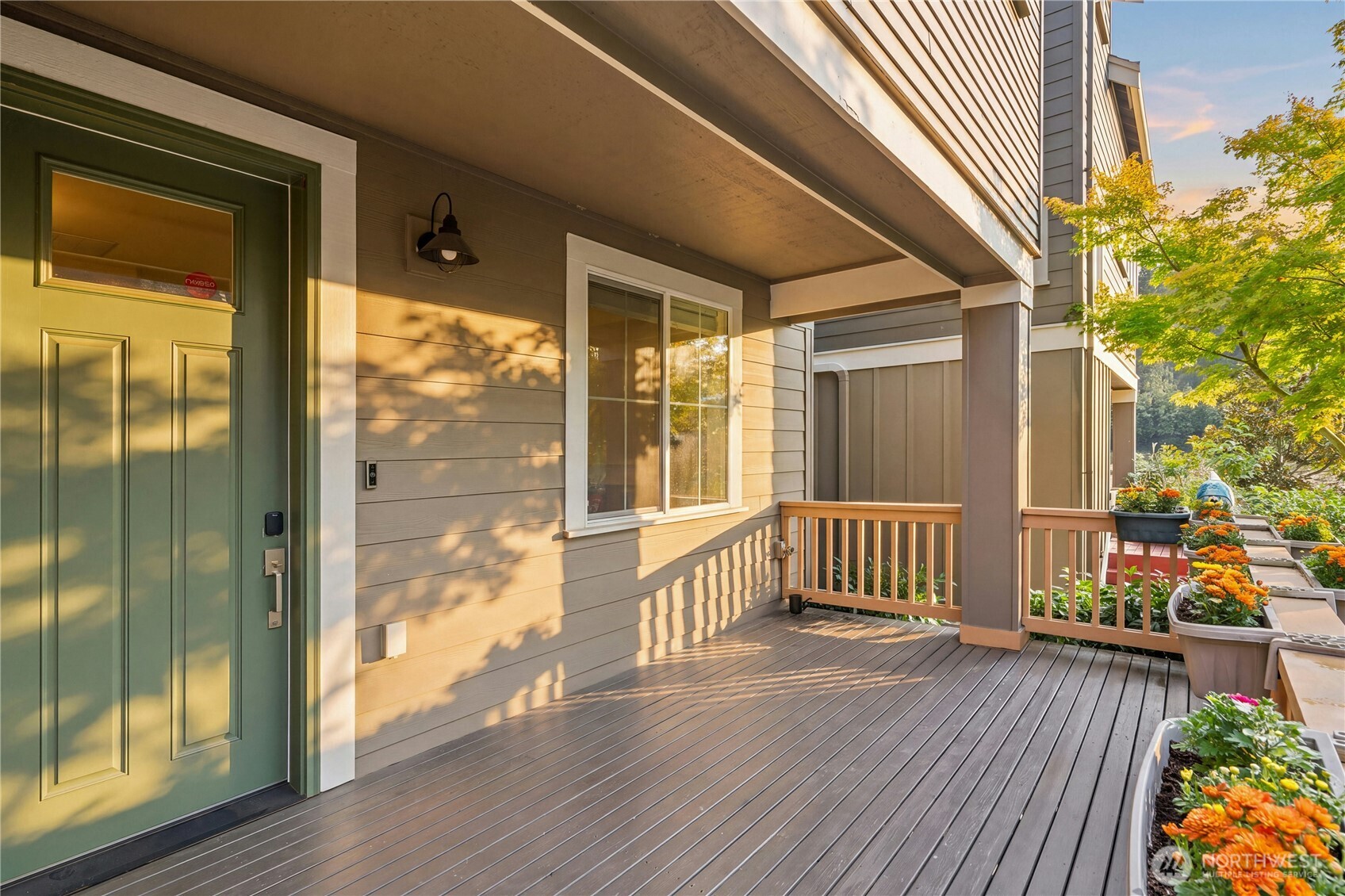365 Ne Denny Way Property Photo 2