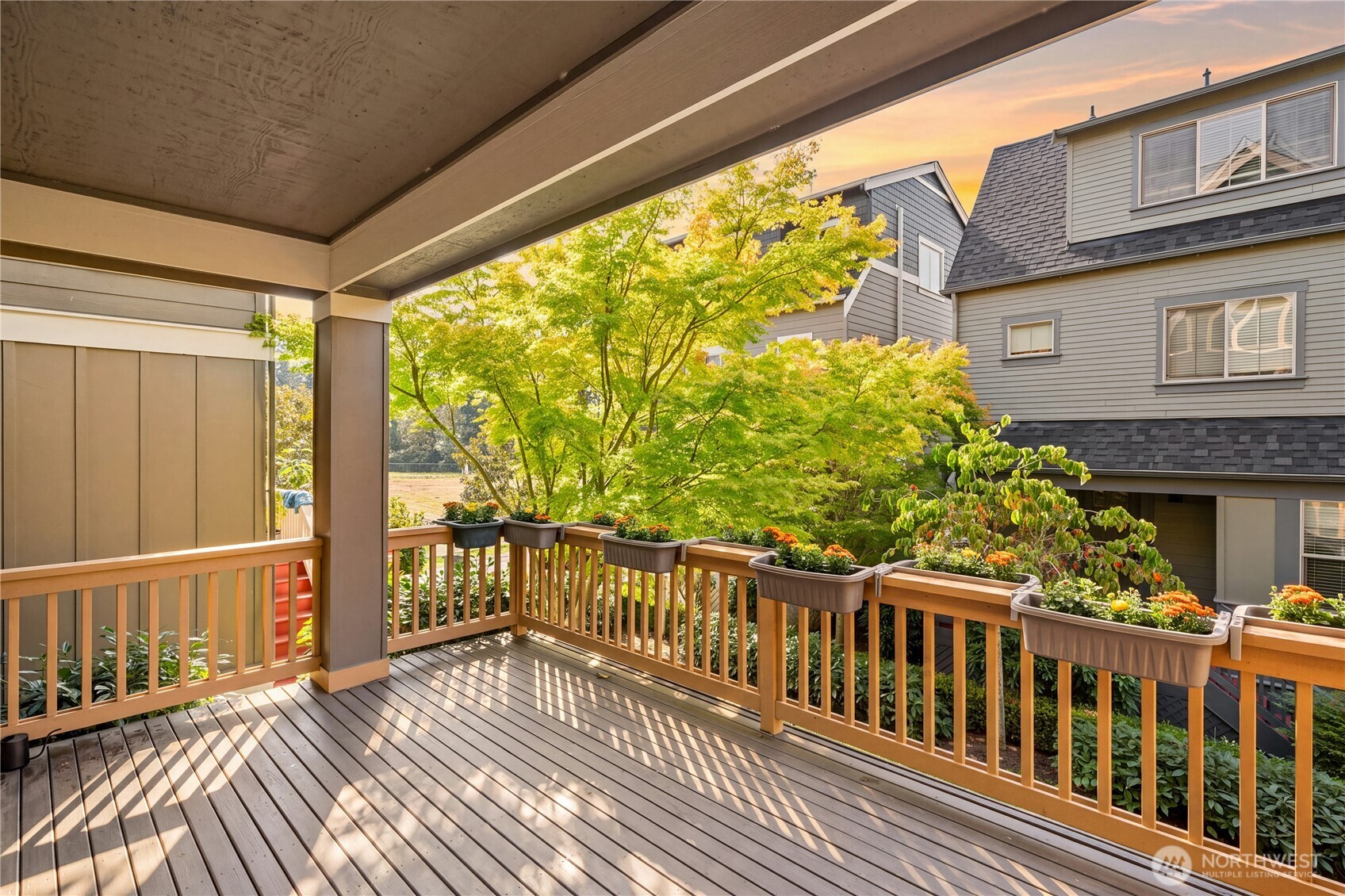 365 Ne Denny Way Property Photo 3