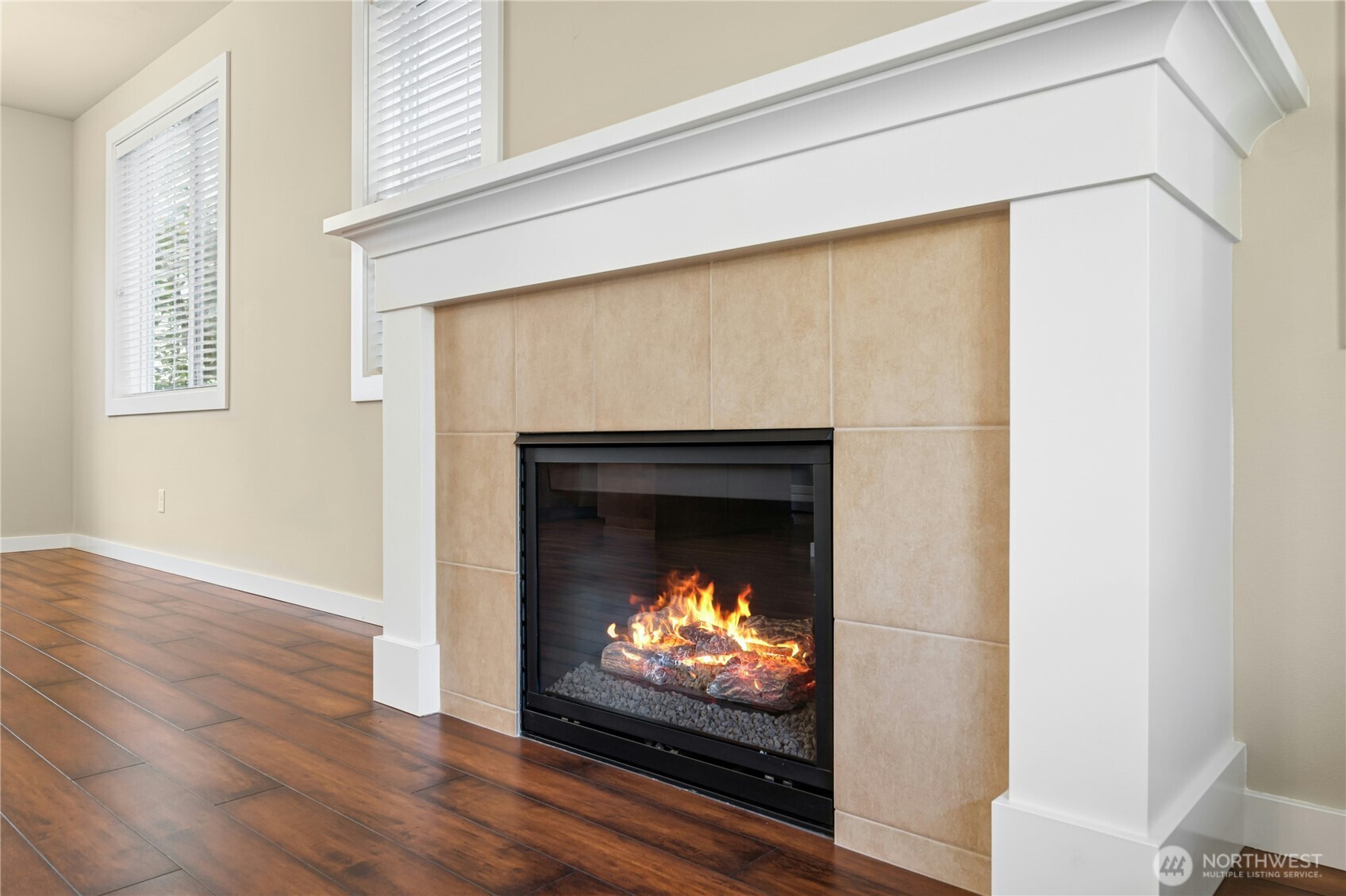 365 Ne Denny Way Property Photo 5
