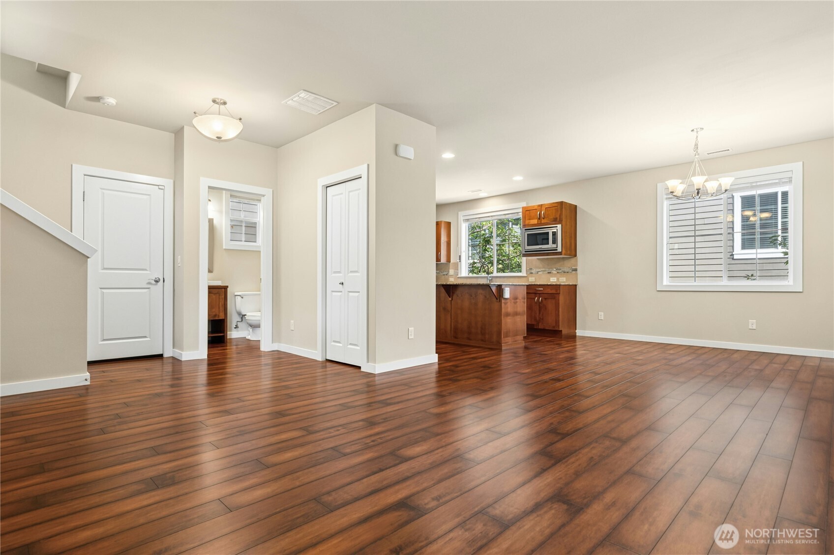 365 Ne Denny Way Property Photo 7