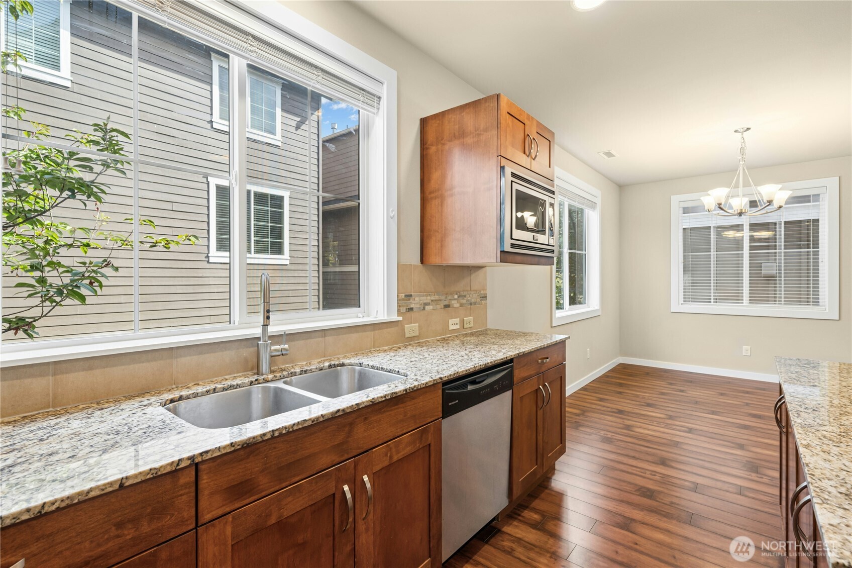 365 Ne Denny Way Property Photo 11
