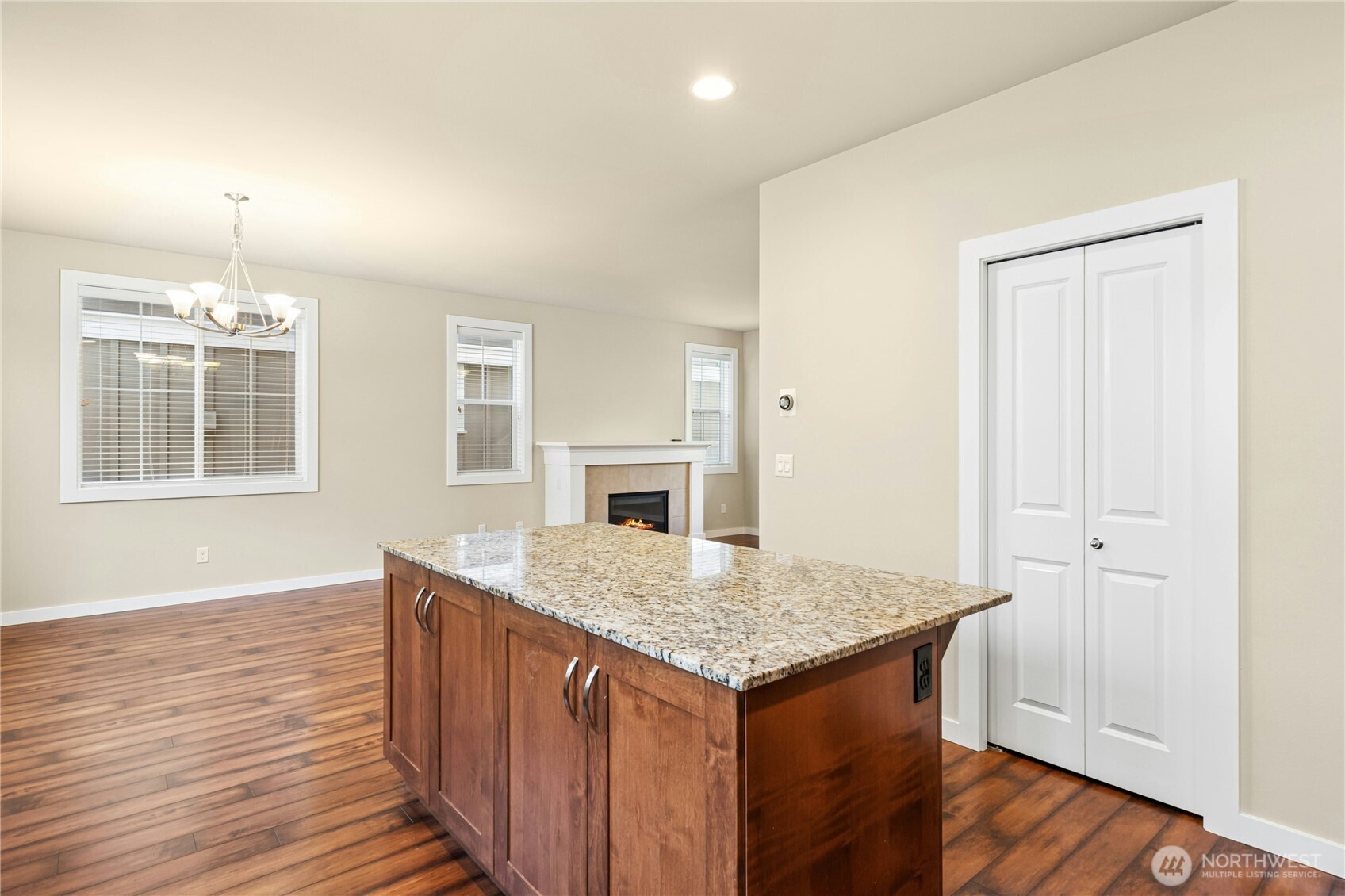365 Ne Denny Way Property Photo 12