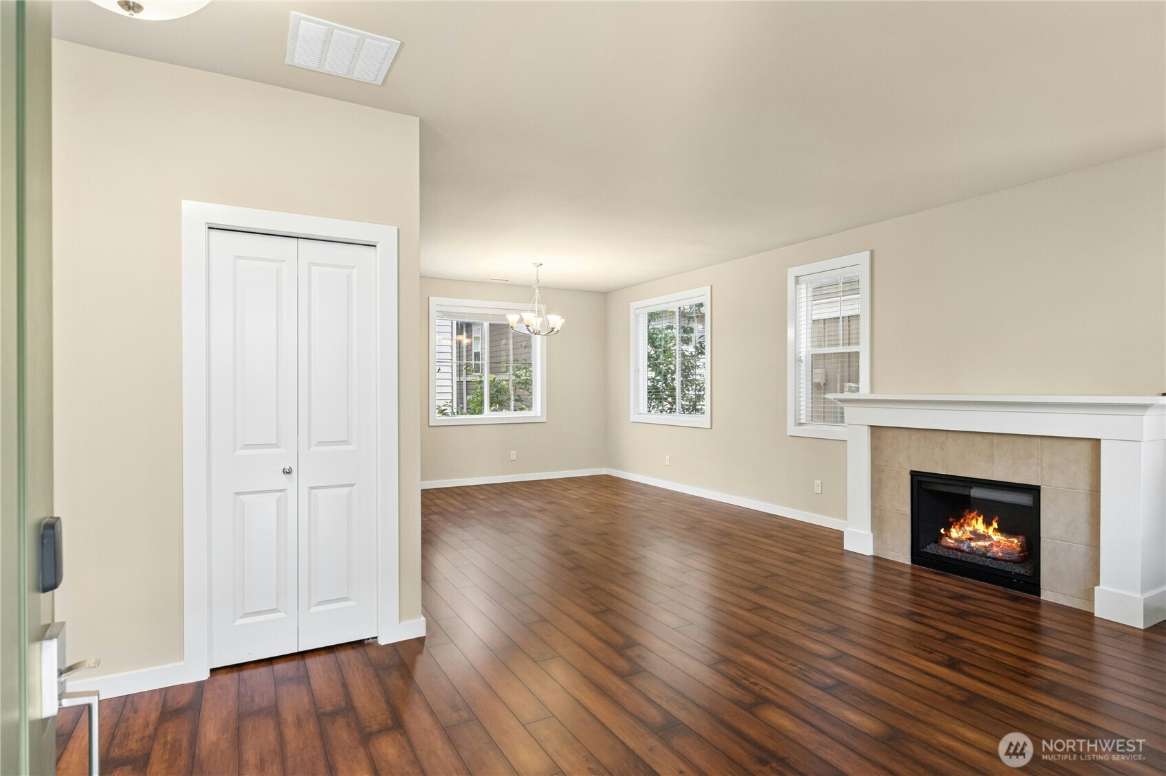 365 Ne Denny Way Property Photo 13