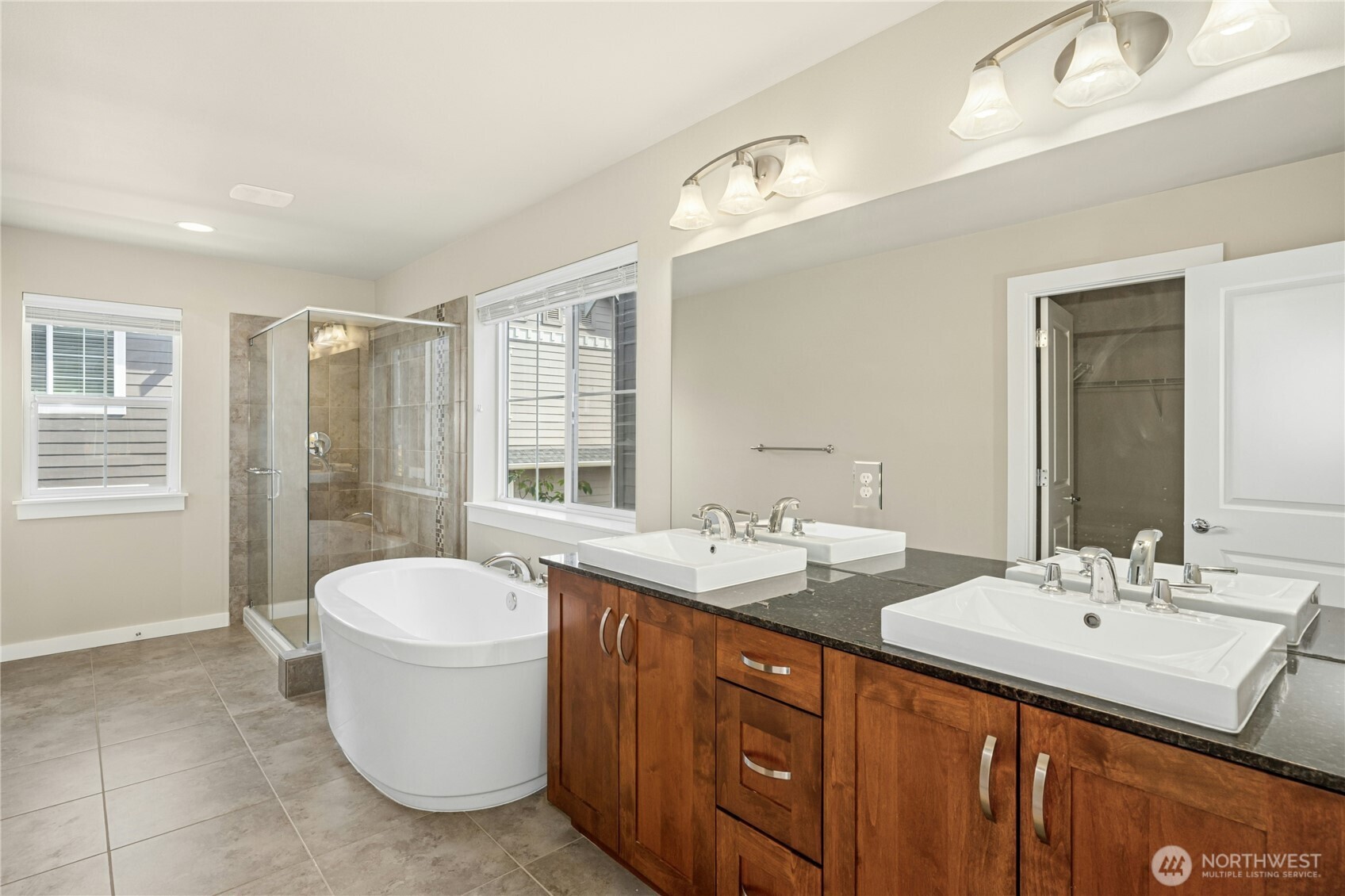 365 Ne Denny Way Property Photo 17
