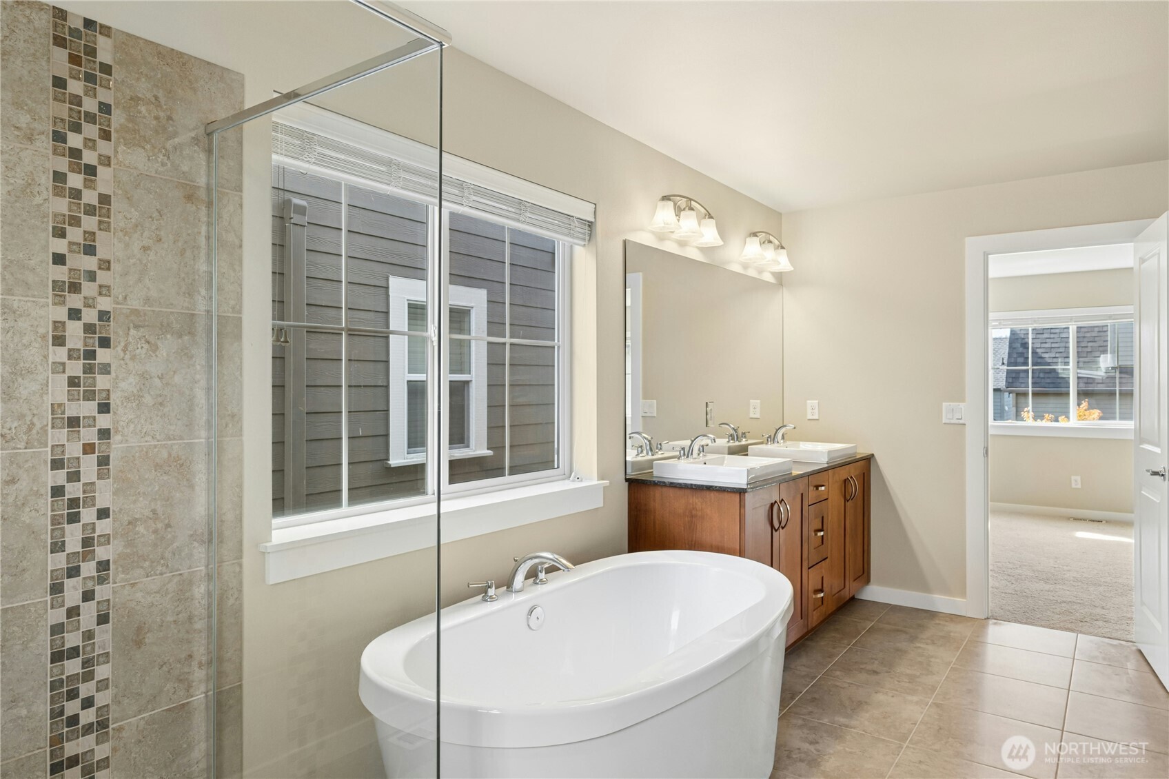 365 Ne Denny Way Property Photo 18