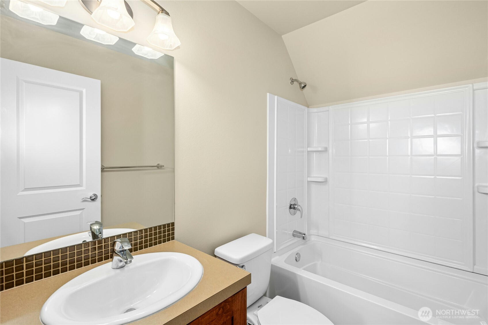 365 Ne Denny Way Property Photo 25