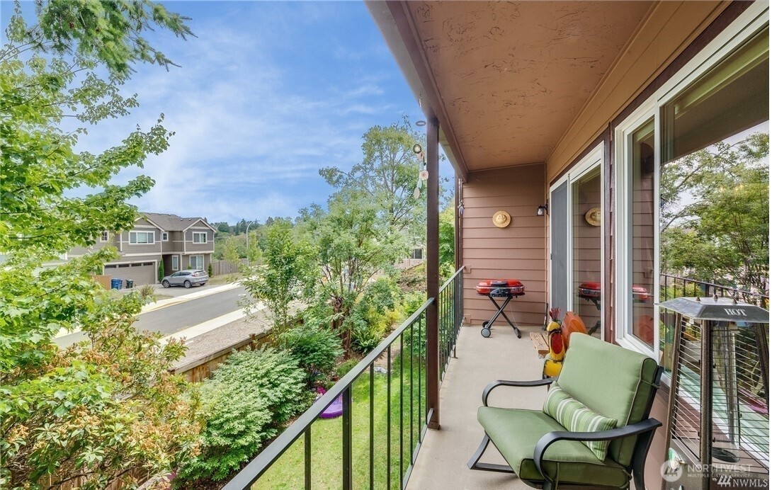 17430 Ambaum Boulevard 2 Property Photo 1