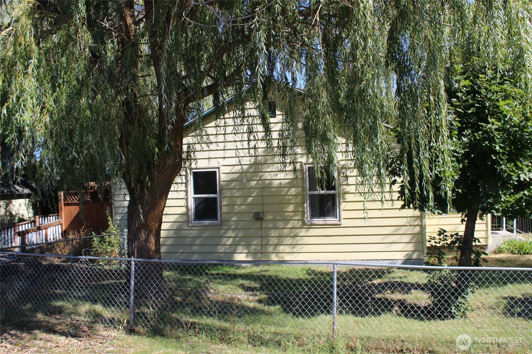 208 Sinclair Property Photo 2