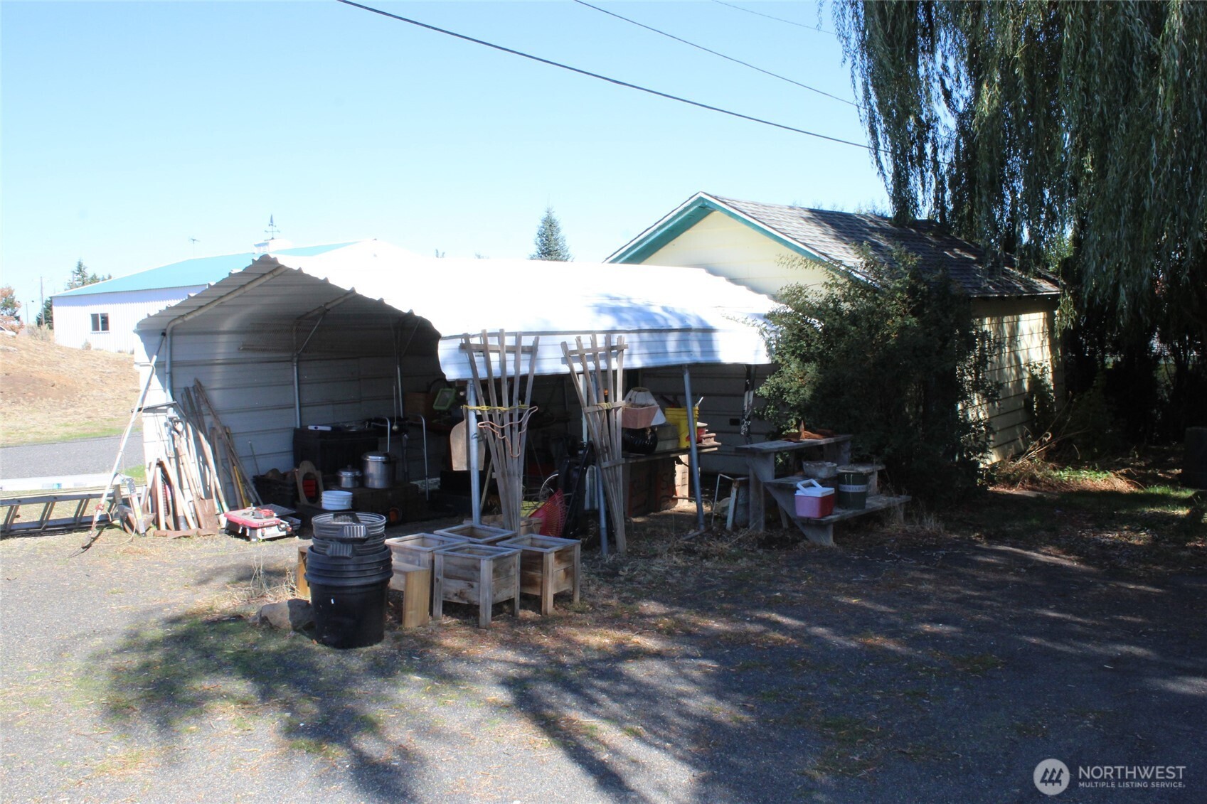 208 Sinclair Property Photo 3