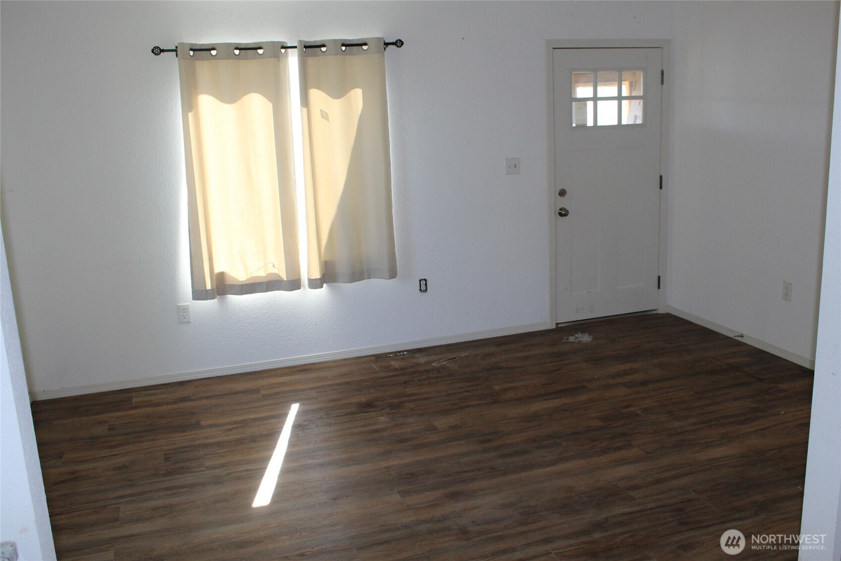 208 Sinclair Property Photo 7