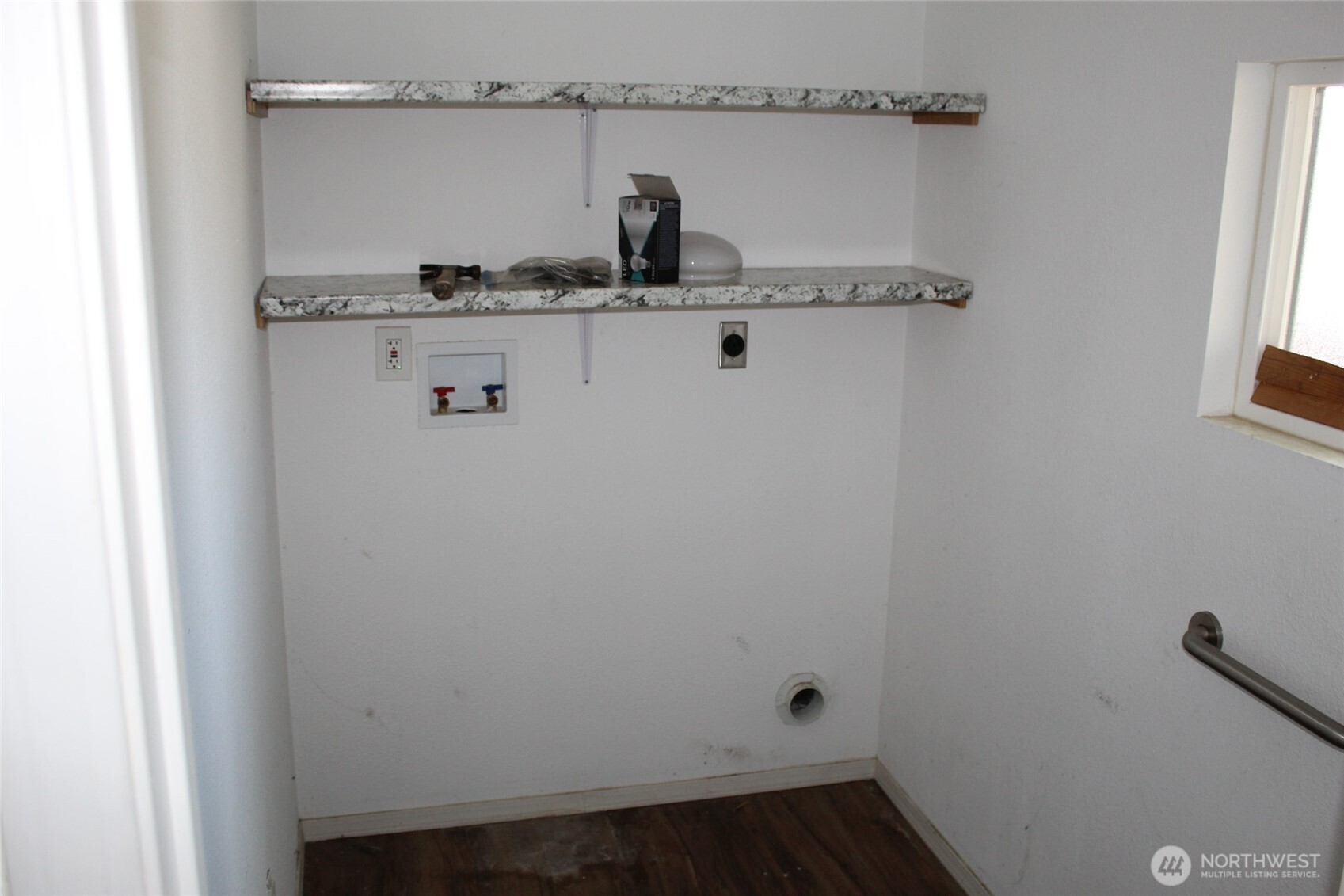 208 Sinclair Property Photo 8