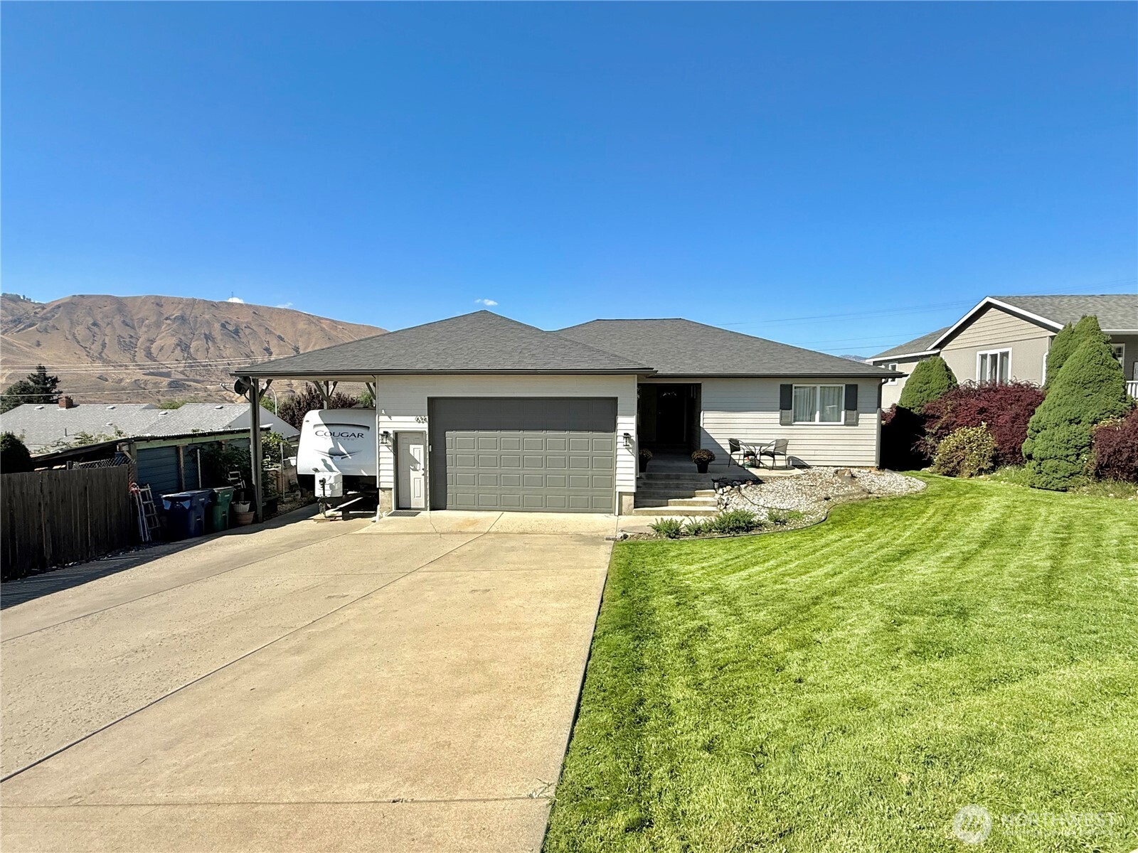 634 S Lincoln Place Property Photo 1