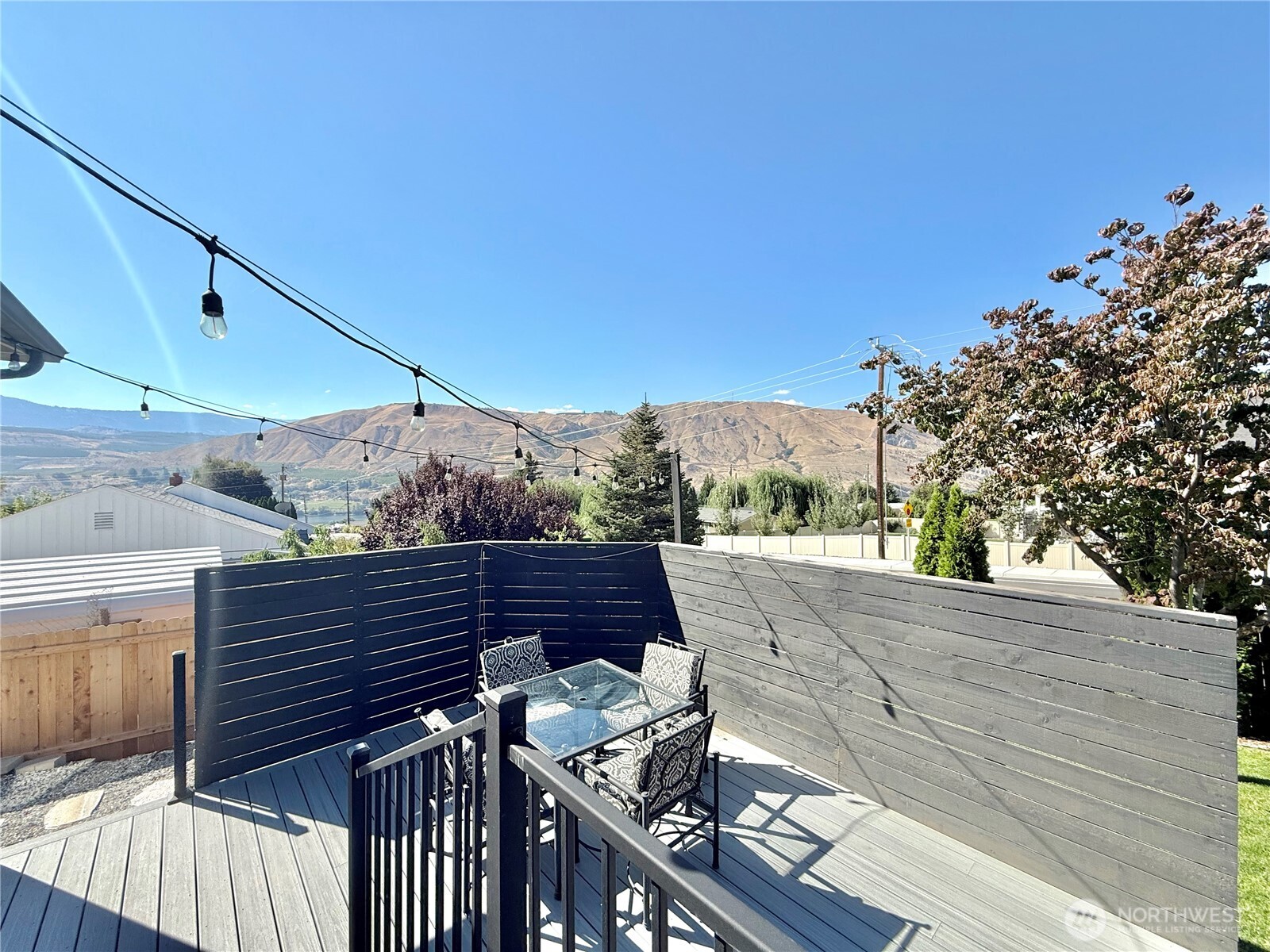 634 S Lincoln Place Property Photo 6