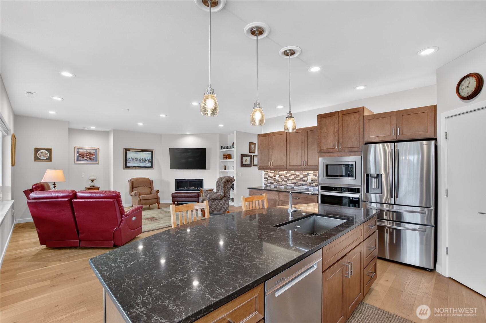 300 E Chinook Property Photo 14