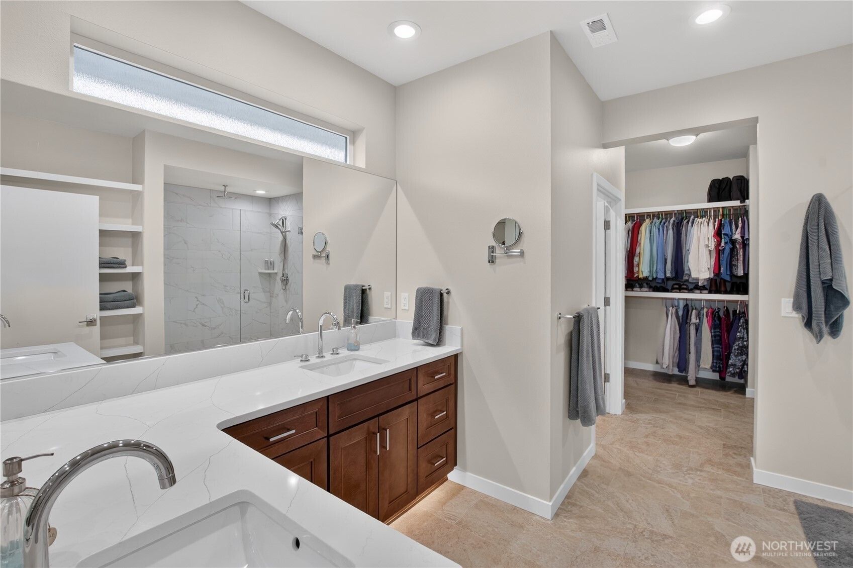 300 E Chinook Property Photo 17