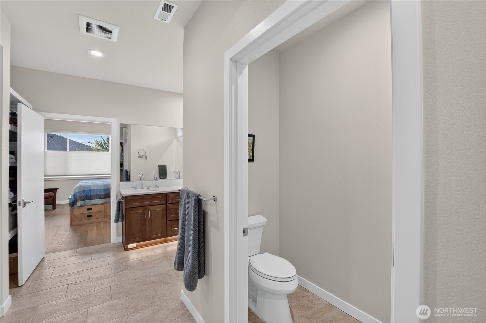 300 E Chinook Property Photo 19