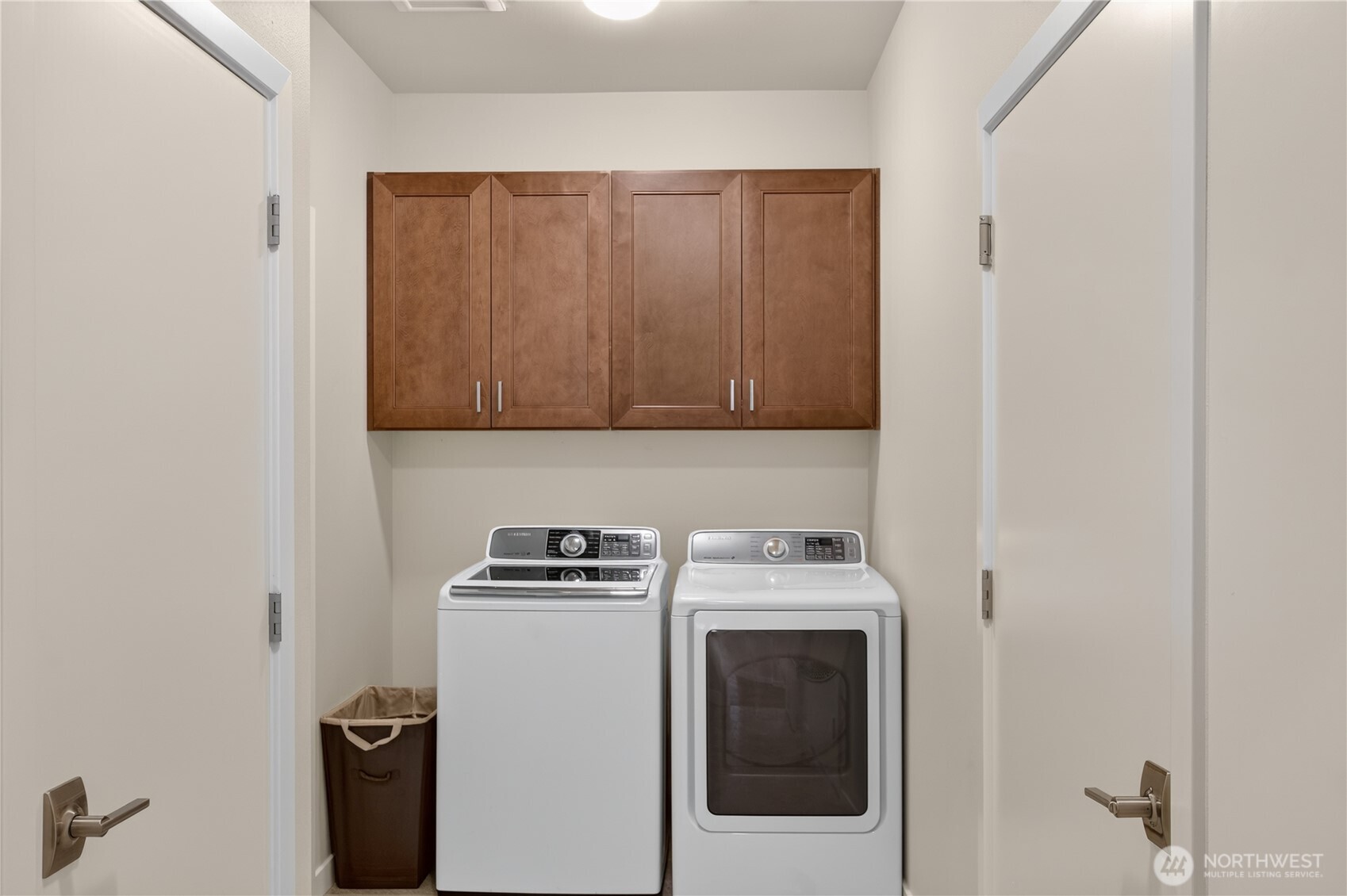 300 E Chinook Property Photo 20