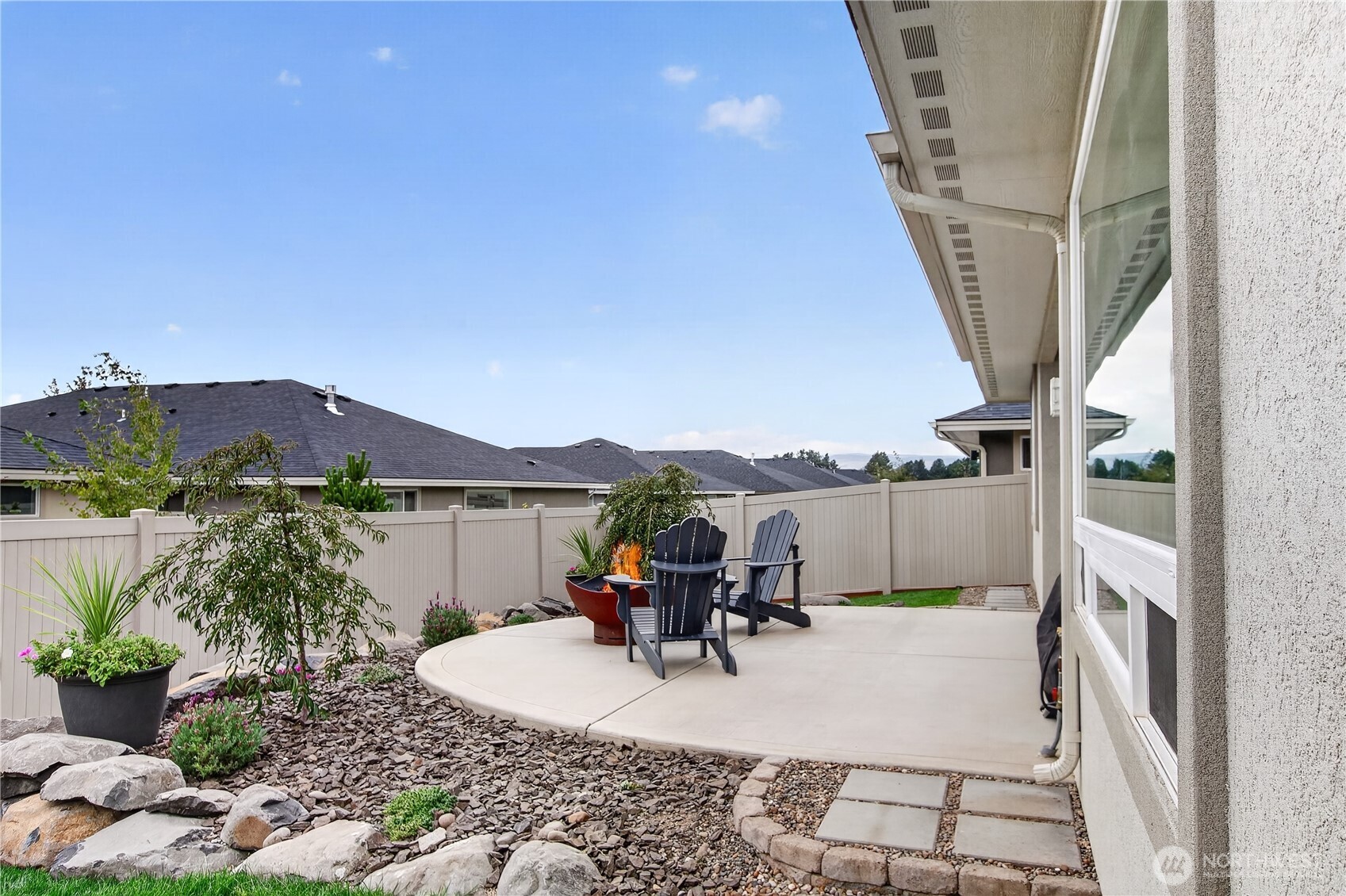 300 E Chinook Property Photo 24