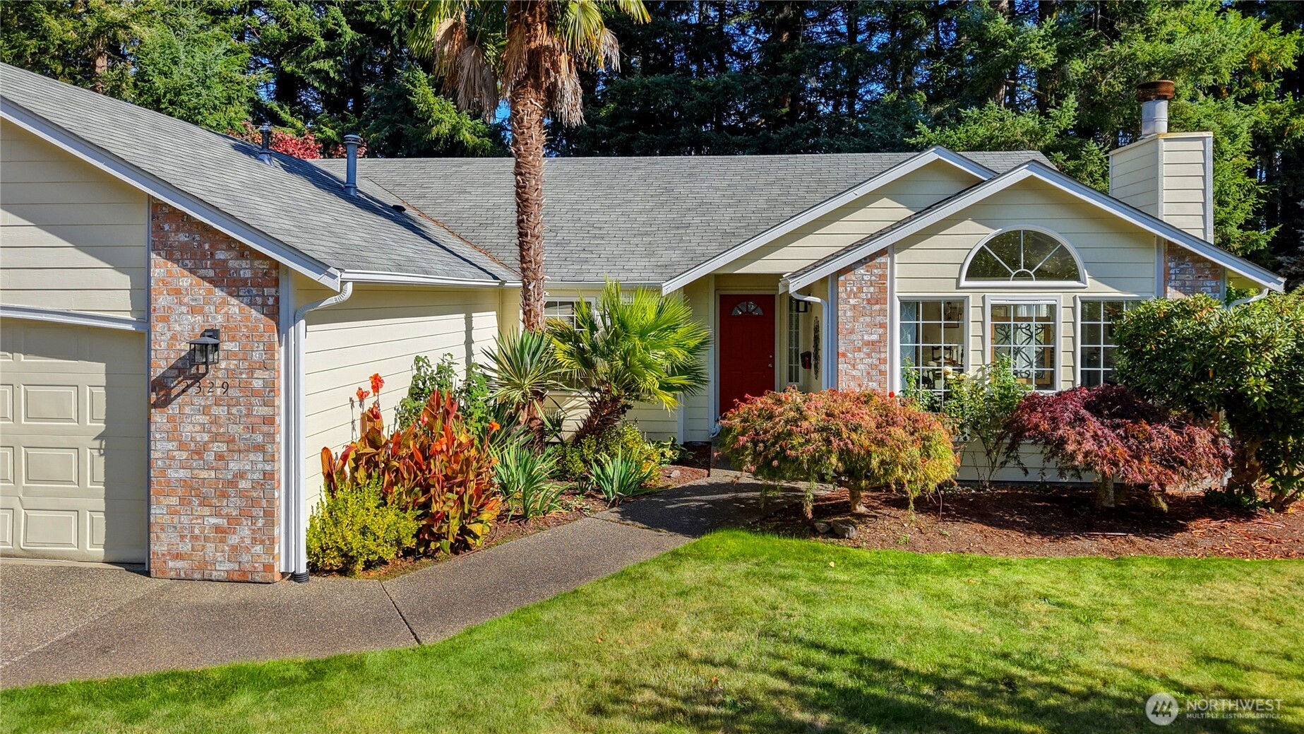 2329 Woodfield Loop Property Photo 2