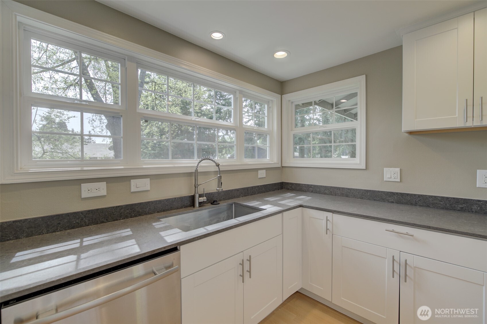 13930 122nd Avenue Property Photo 8