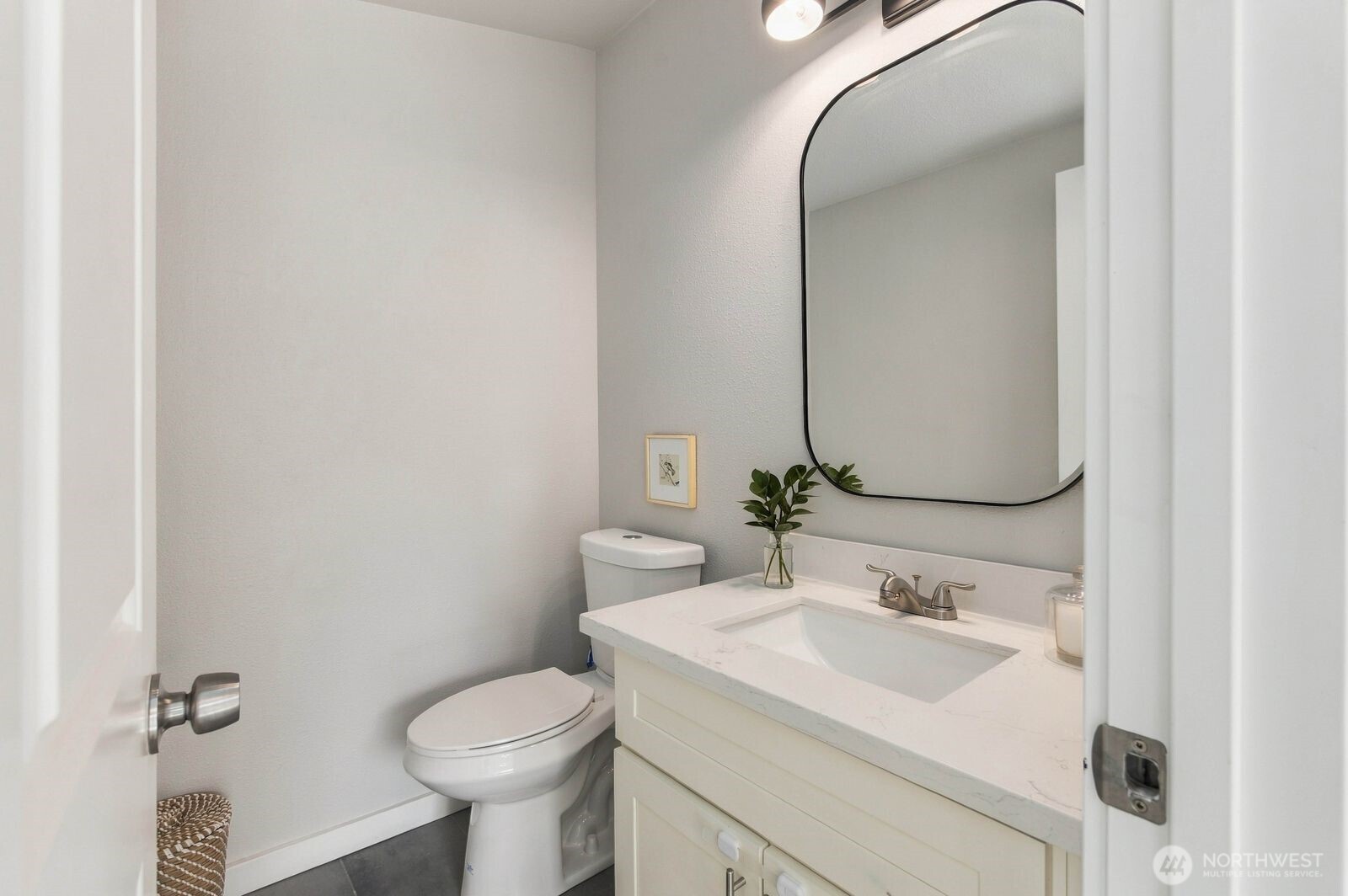 1724 N Fife Street Property Photo 16