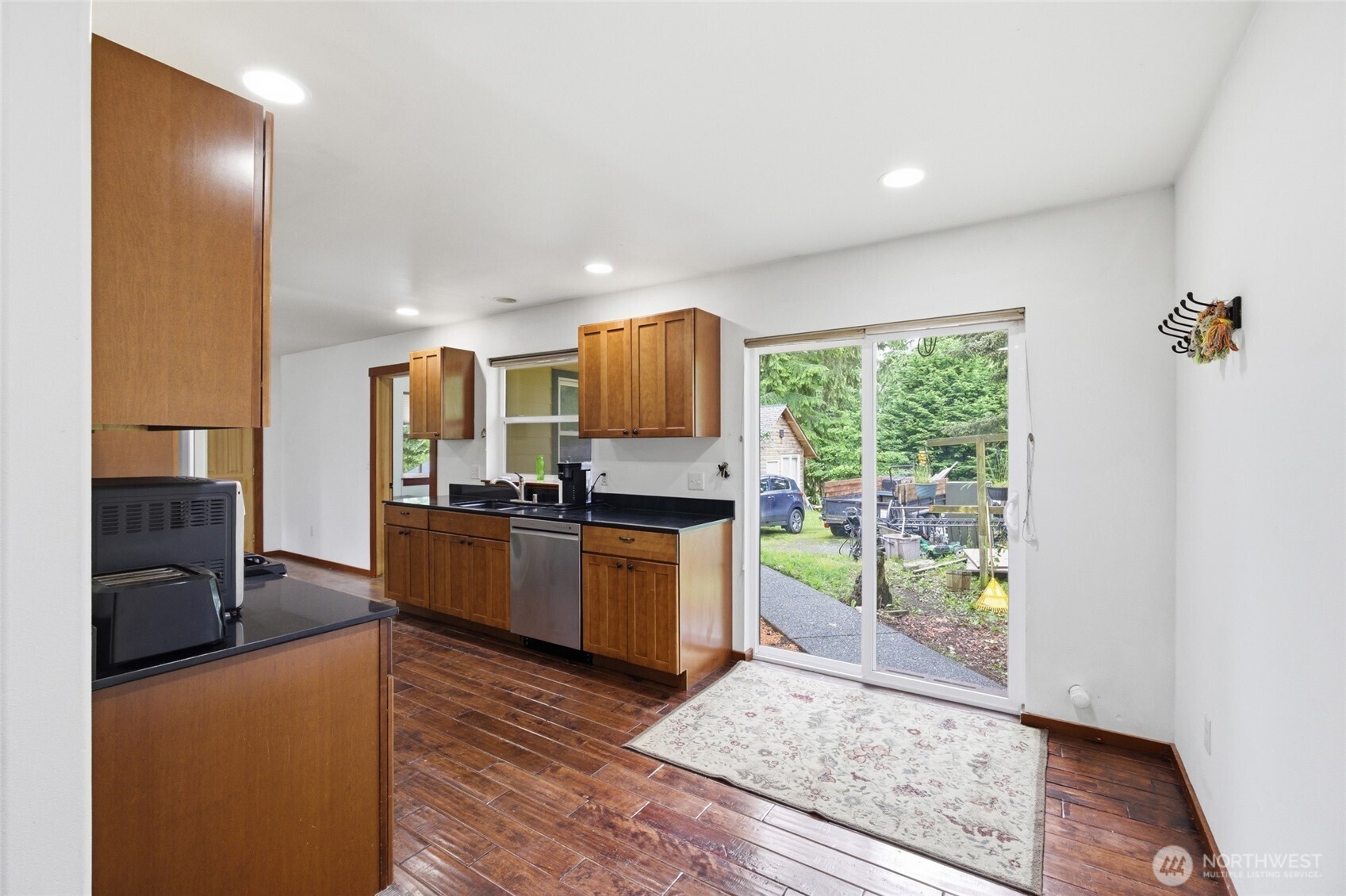 4342 Herring Street Property Photo 6