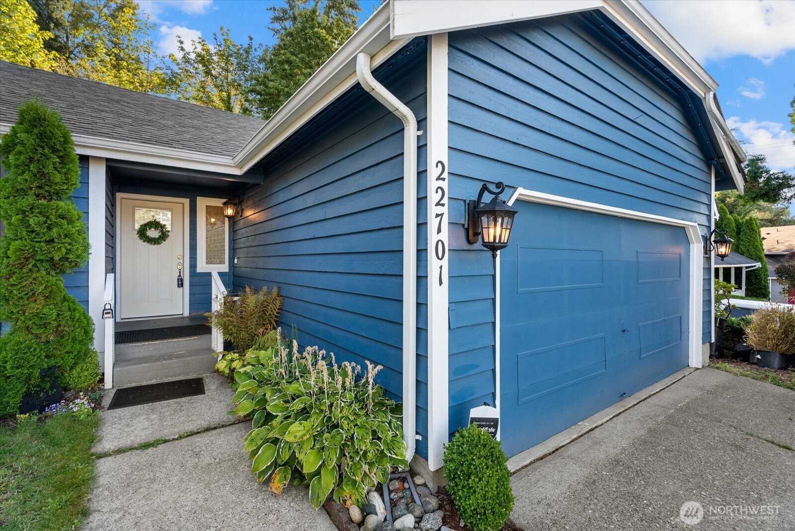 22701 12th Place Property Photo 5