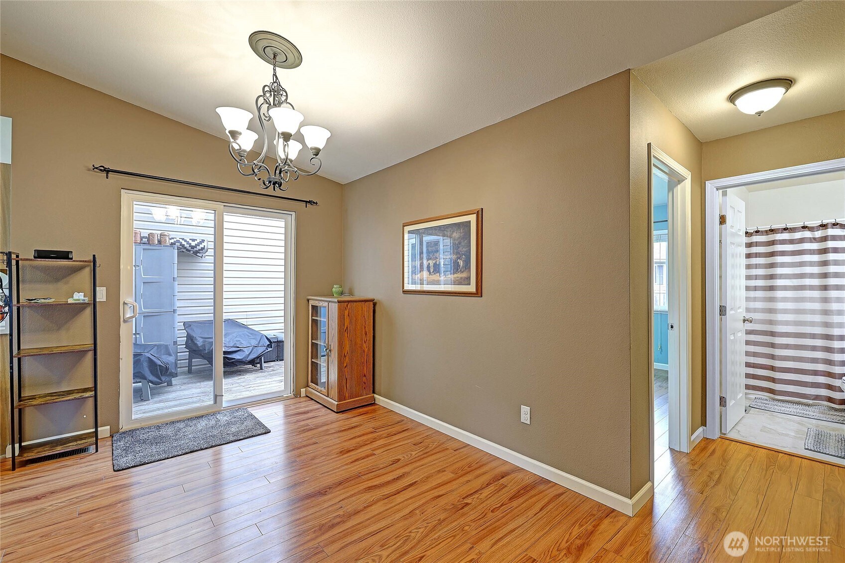 4017 165th Place B Property Photo 6