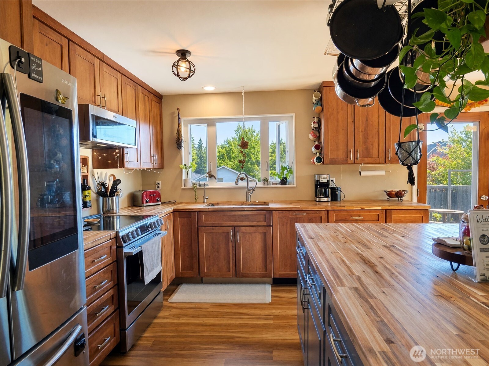 1209 E 5th Street Property Photo 4