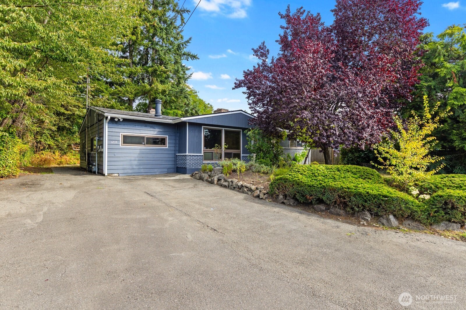 1235 8th Avenue Property Photo 3