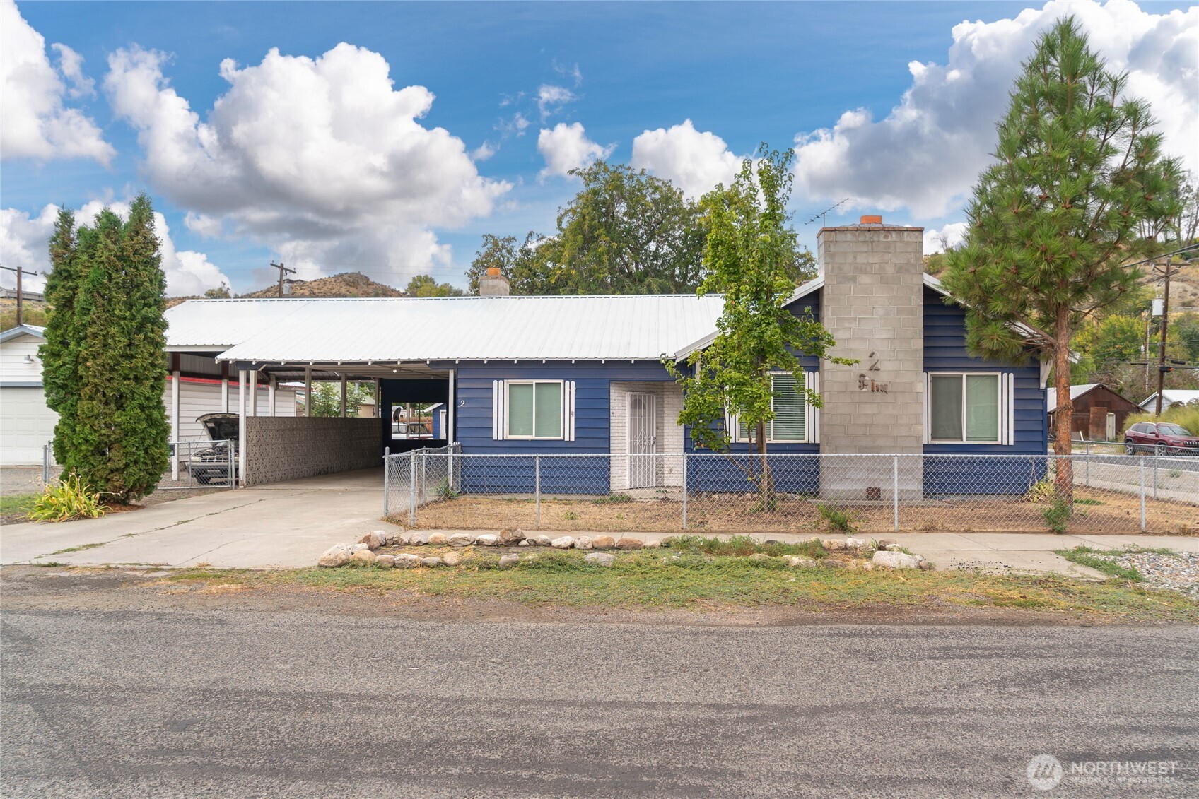 2 S Elm Street Property Photo 1