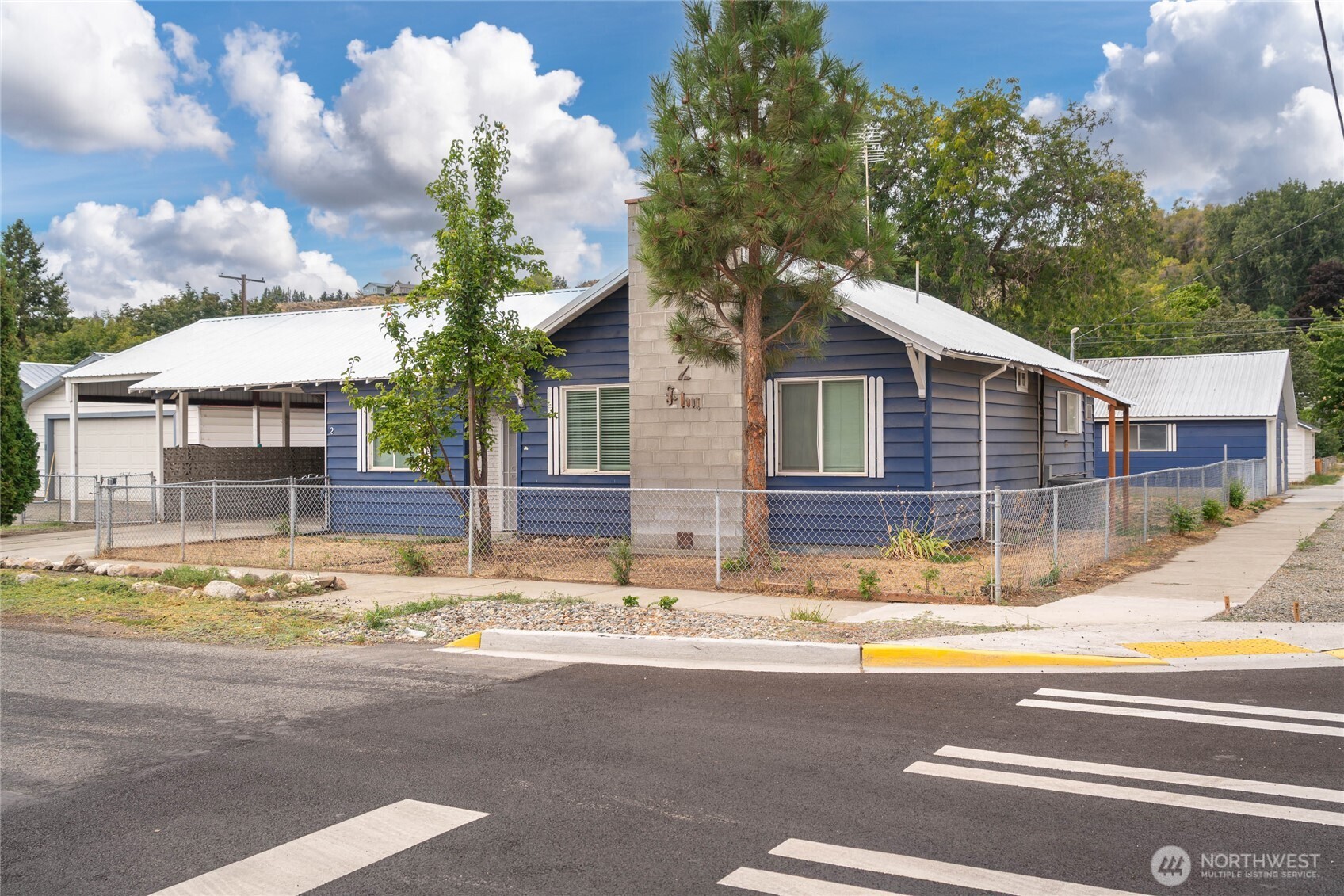 2 S Elm Street Property Photo 3