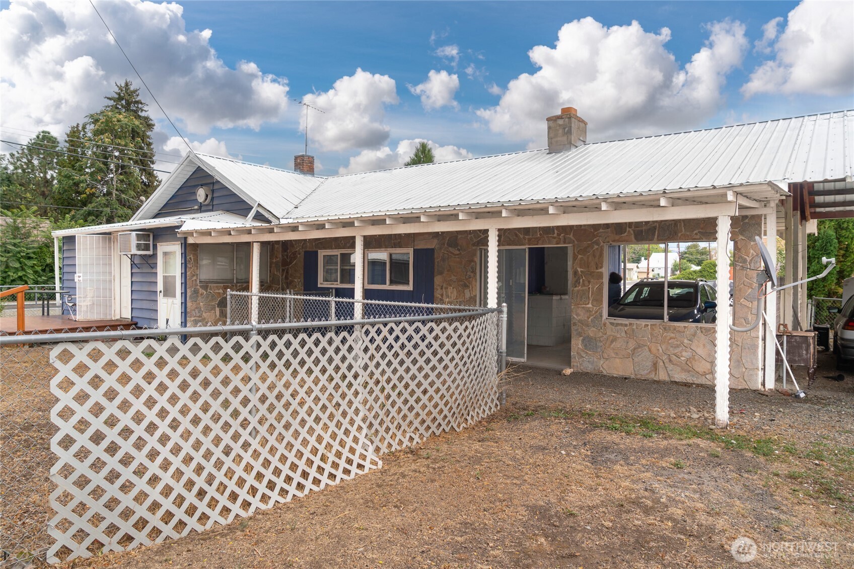 2 S Elm Street Property Photo 12