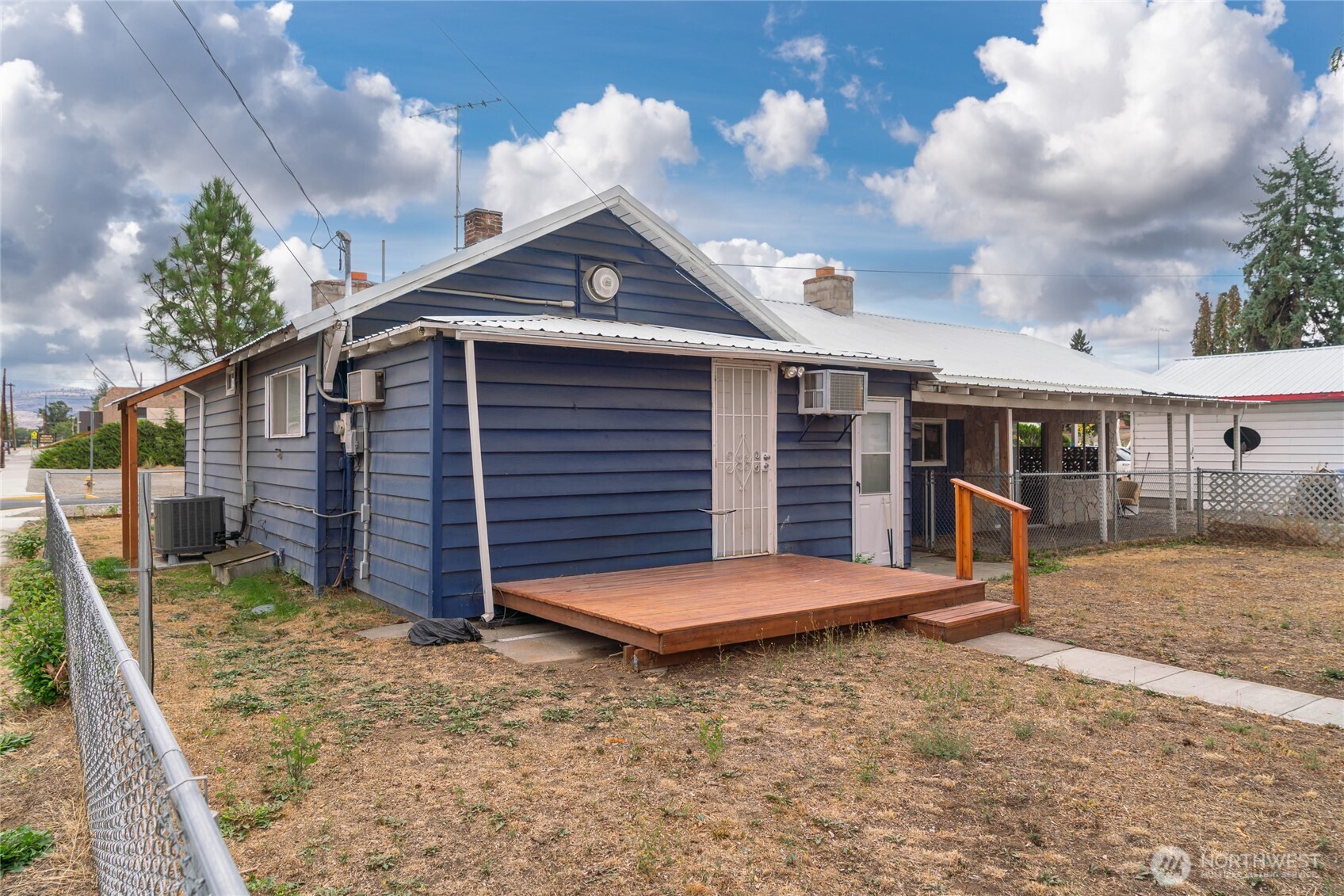 2 S Elm Street Property Photo 13