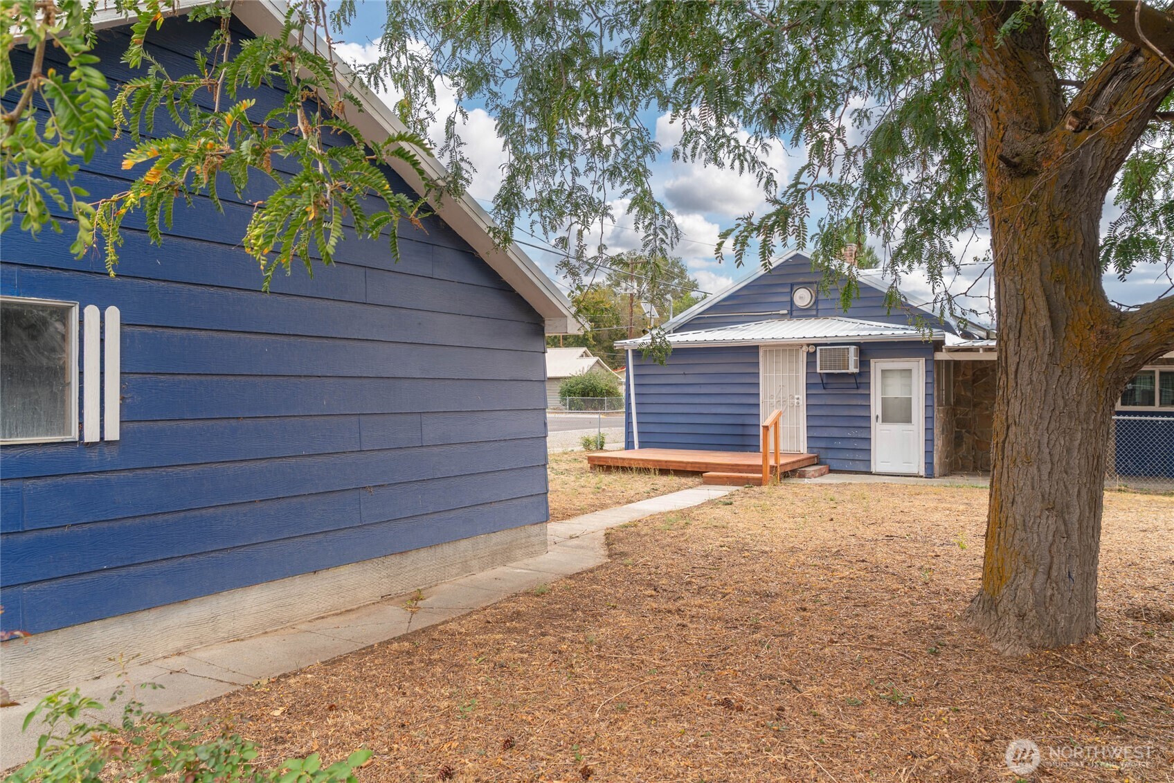 2 S Elm Street Property Photo 14