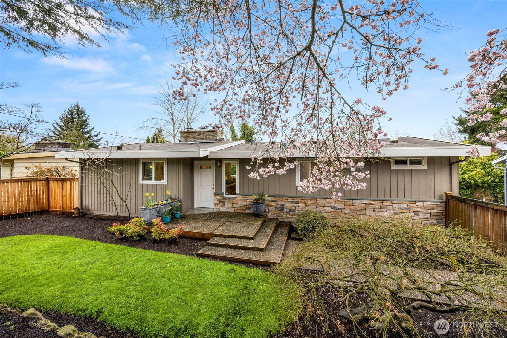 231 105th Avenue Property Photo 1