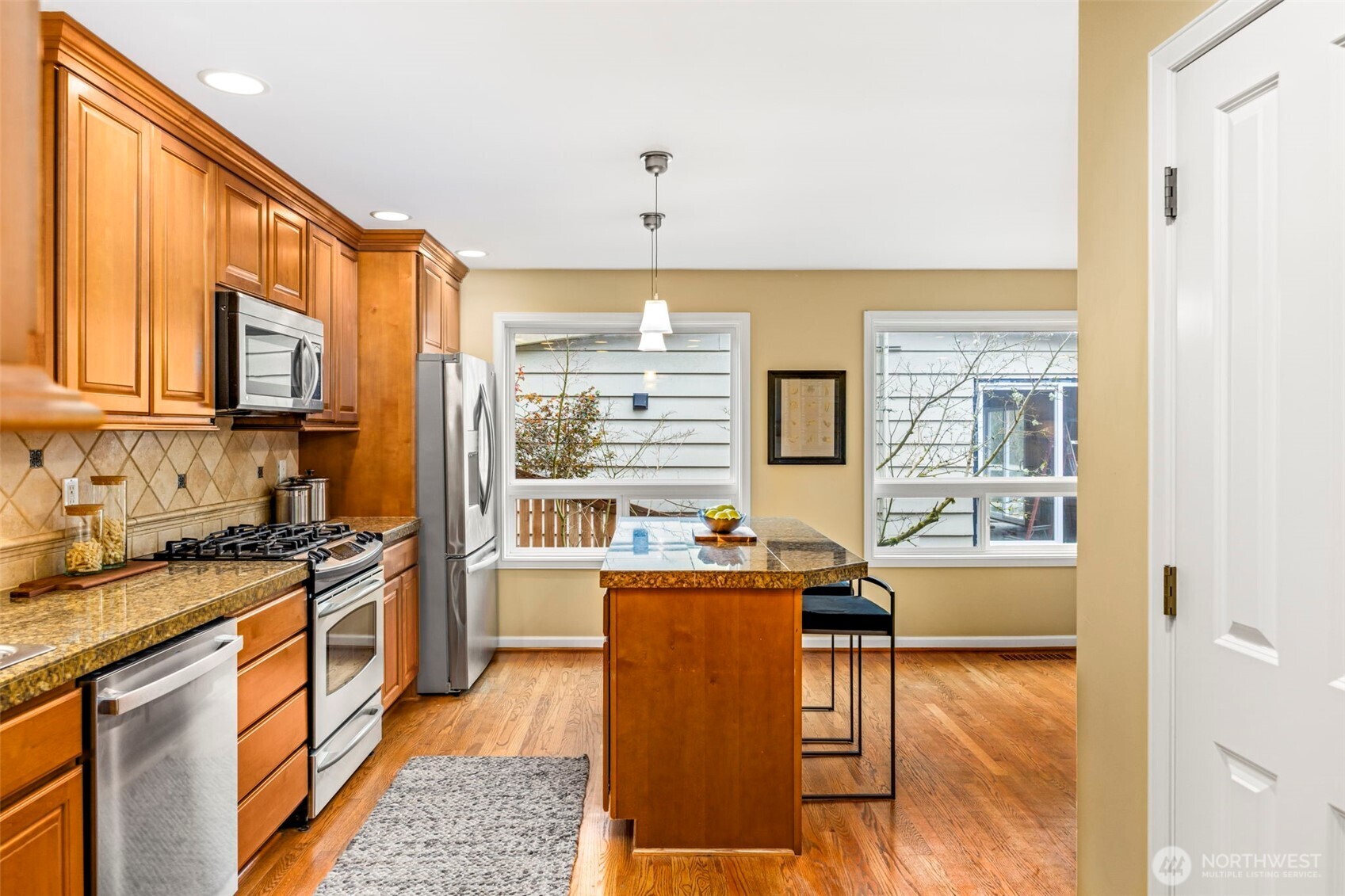 231 105th Avenue Property Photo 8