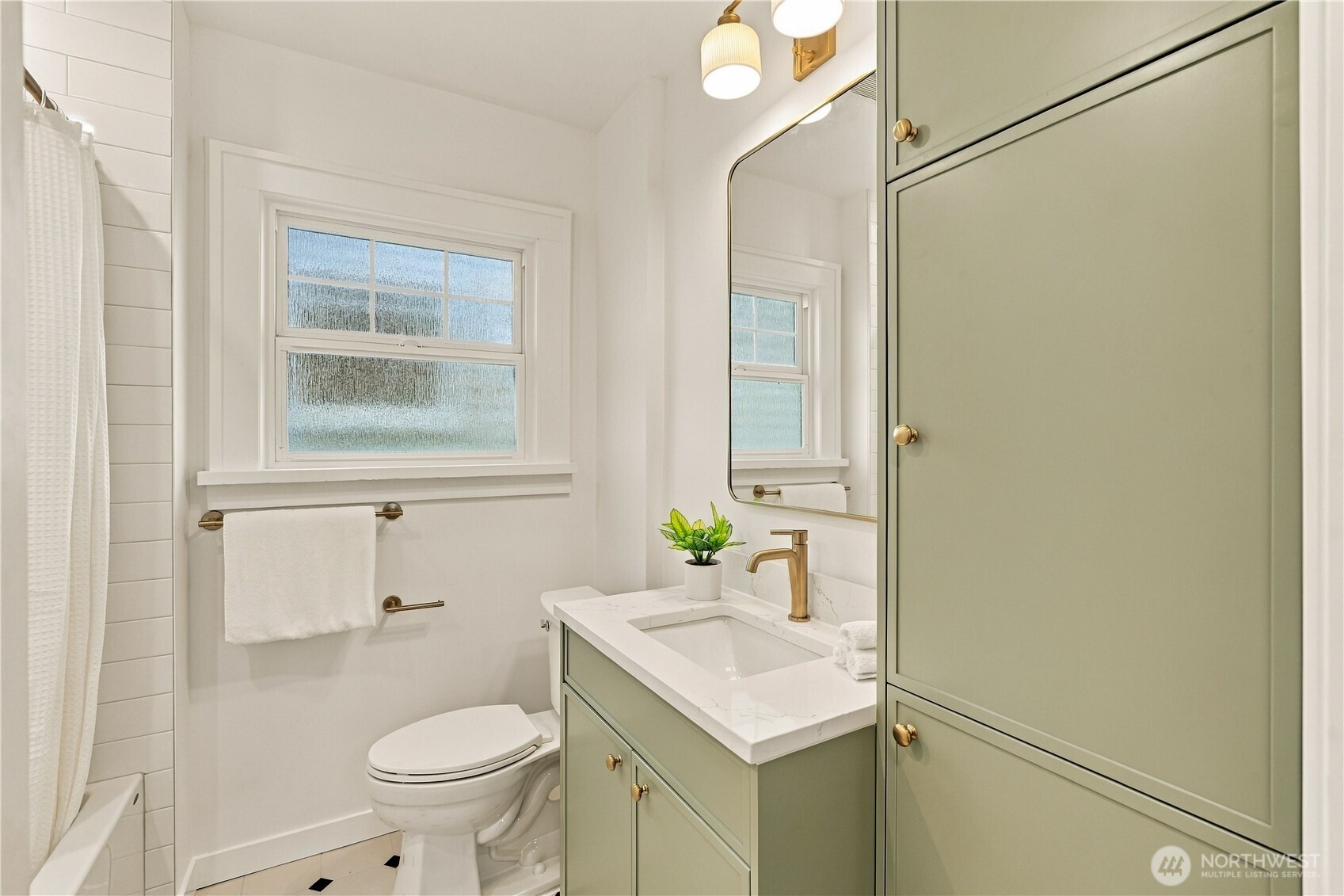 8055 Corliss Avenue Property Photo 16