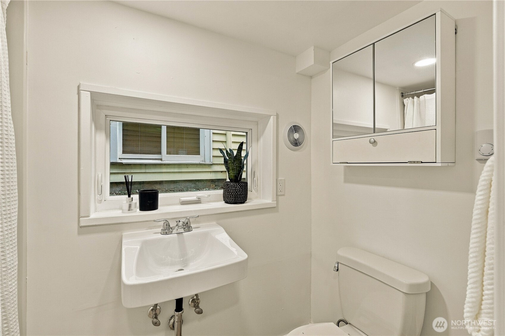 8055 Corliss Avenue Property Photo 22