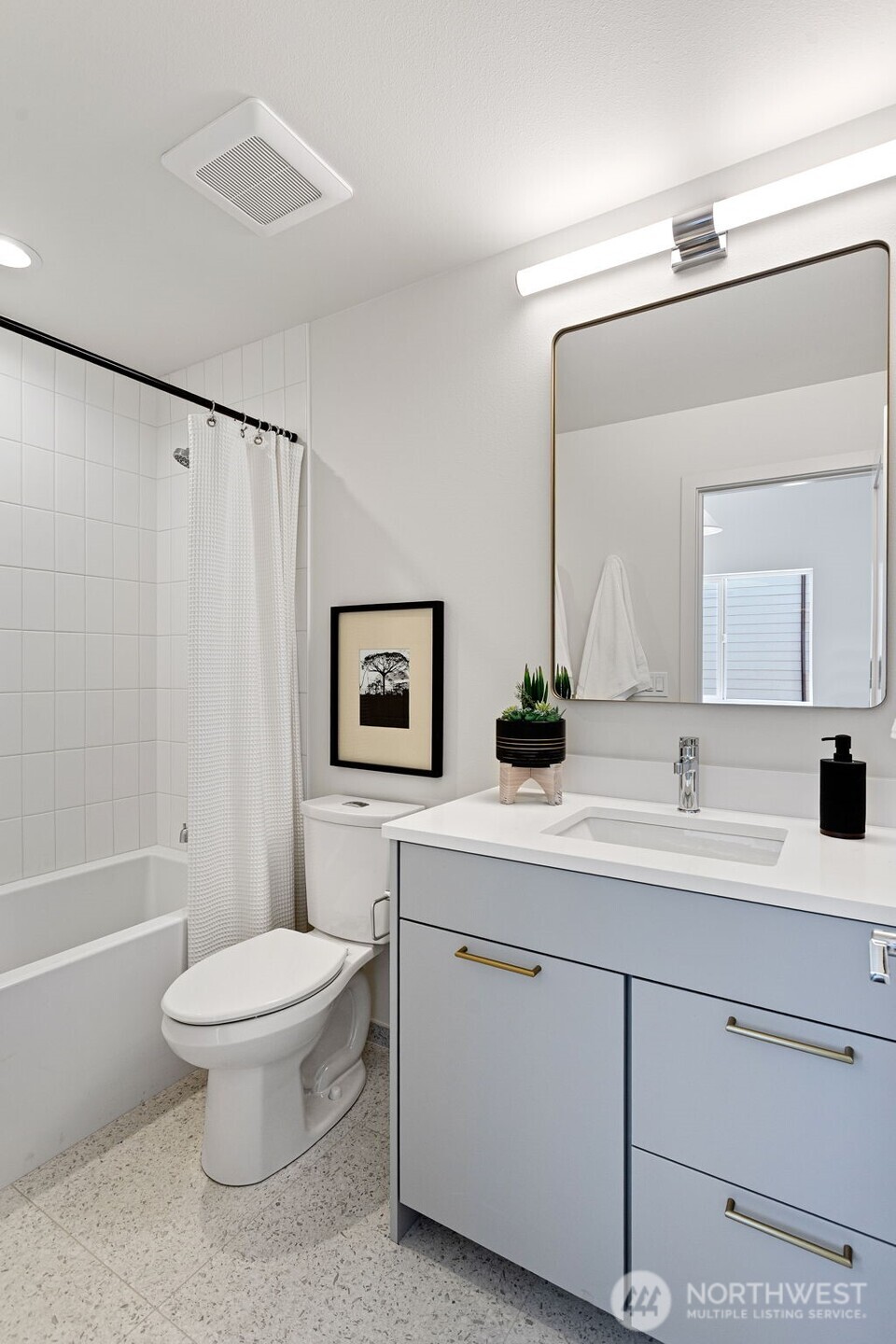 8039 Wallingford Avenue C Property Photo 24