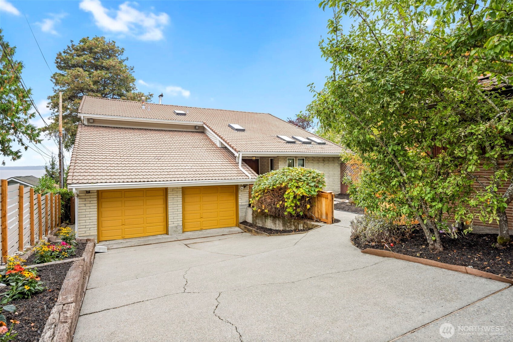 12205 Shorewood Drive Property Photo 2